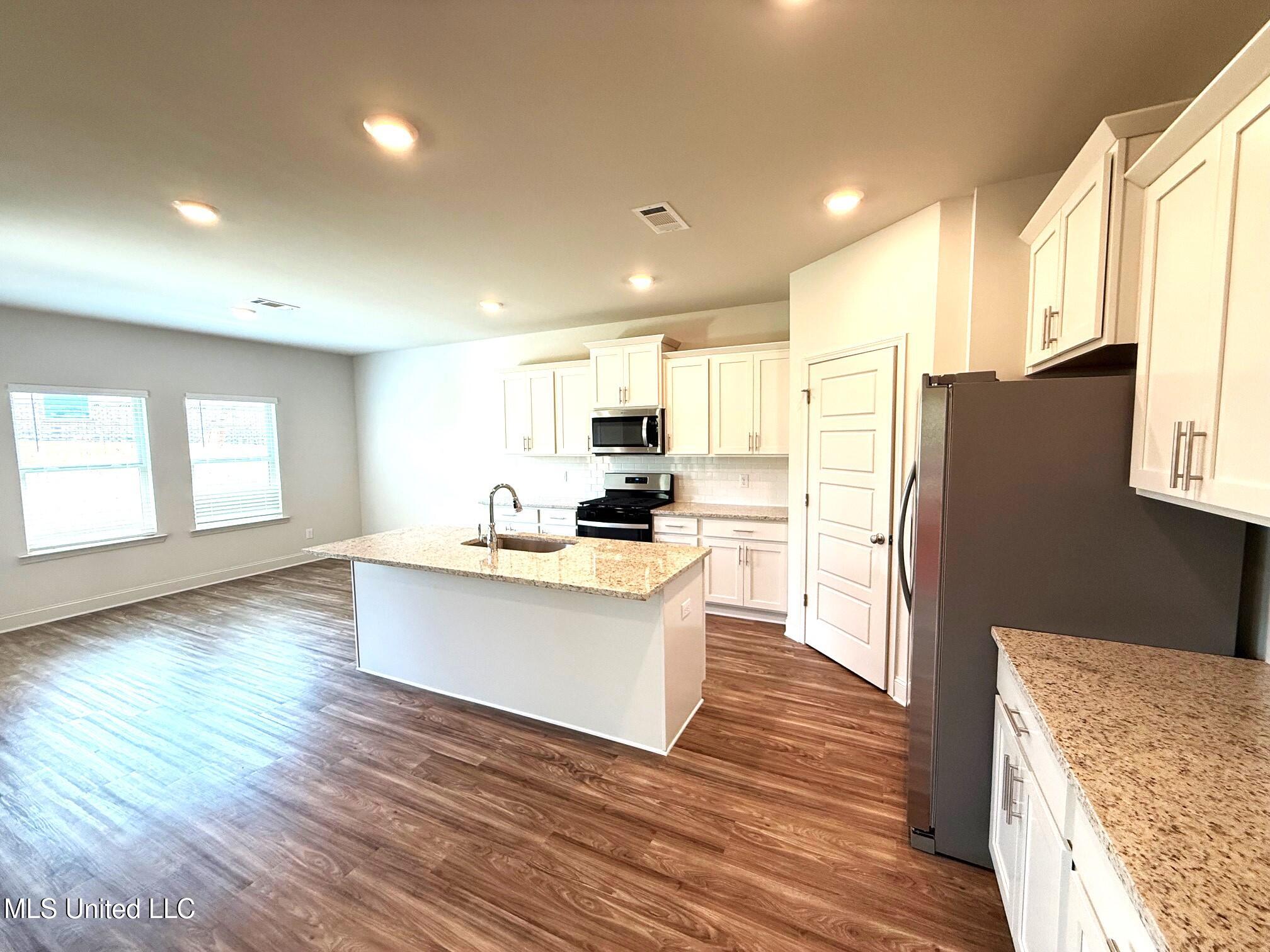 111 Saratoga Springs Property Photo 20