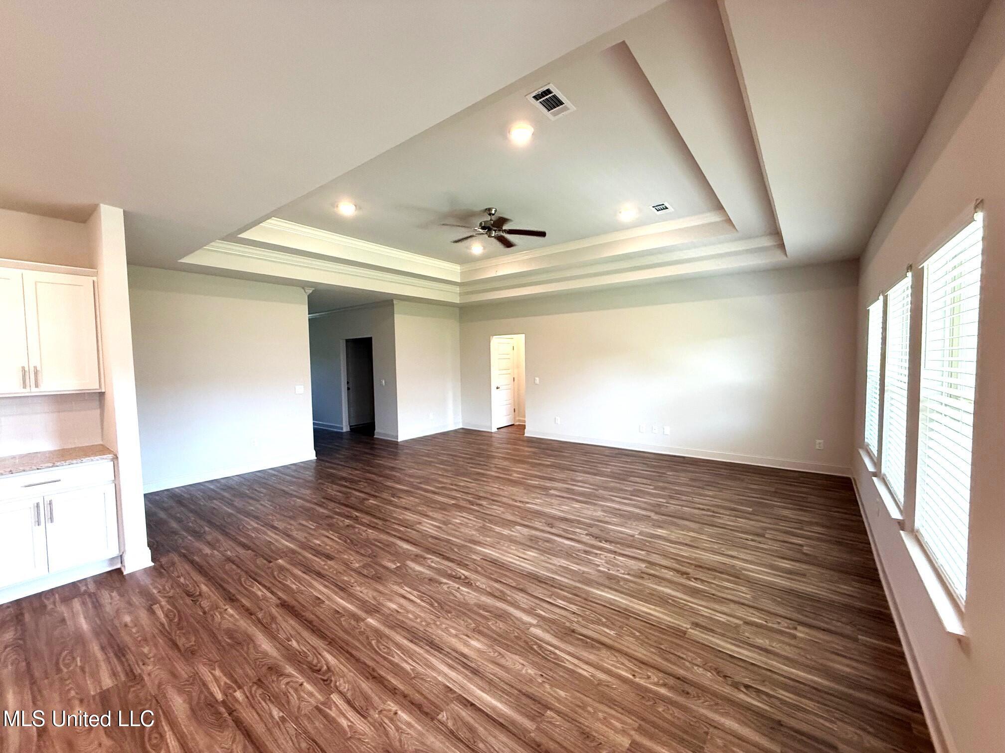 111 Saratoga Springs Property Photo 24