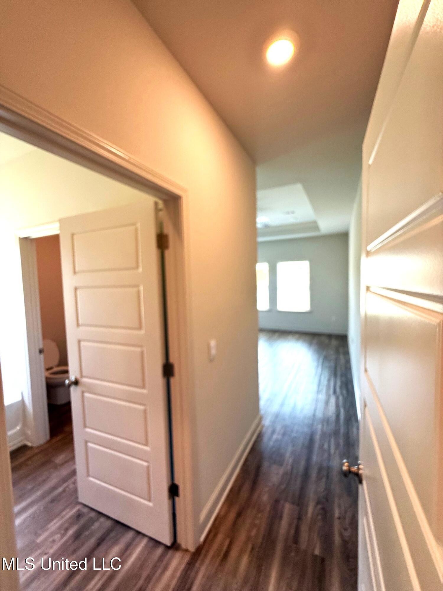 111 Saratoga Springs Property Photo 27