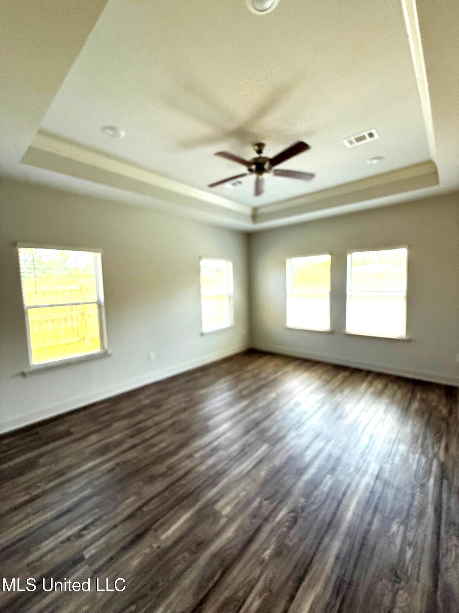 111 Saratoga Springs Property Photo 28