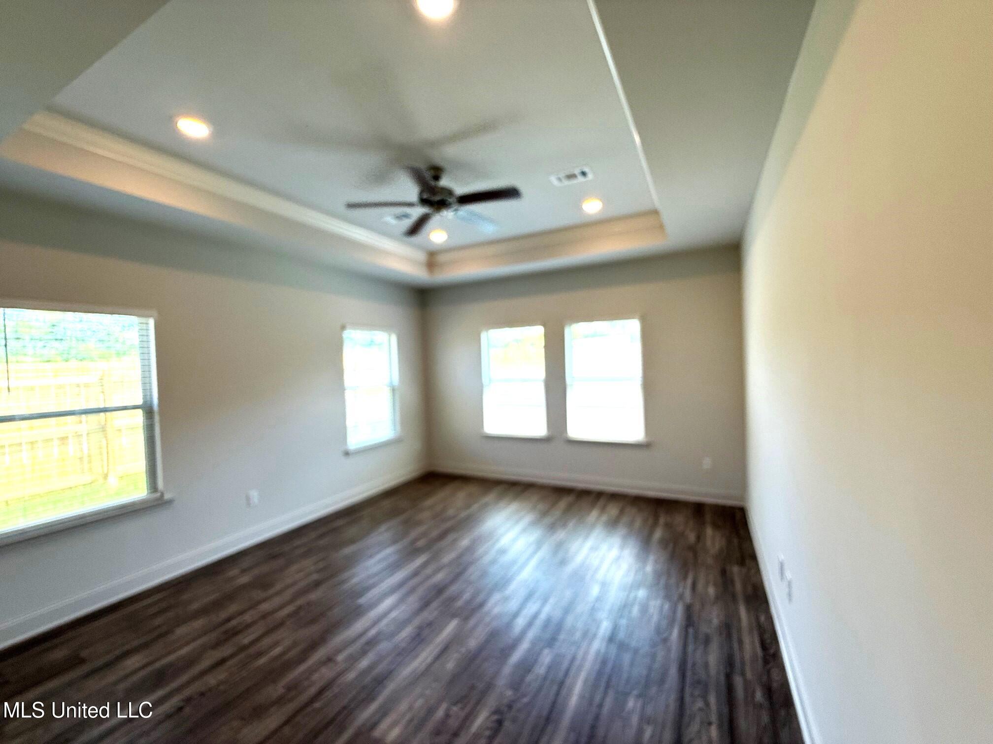 111 Saratoga Springs Property Photo 29