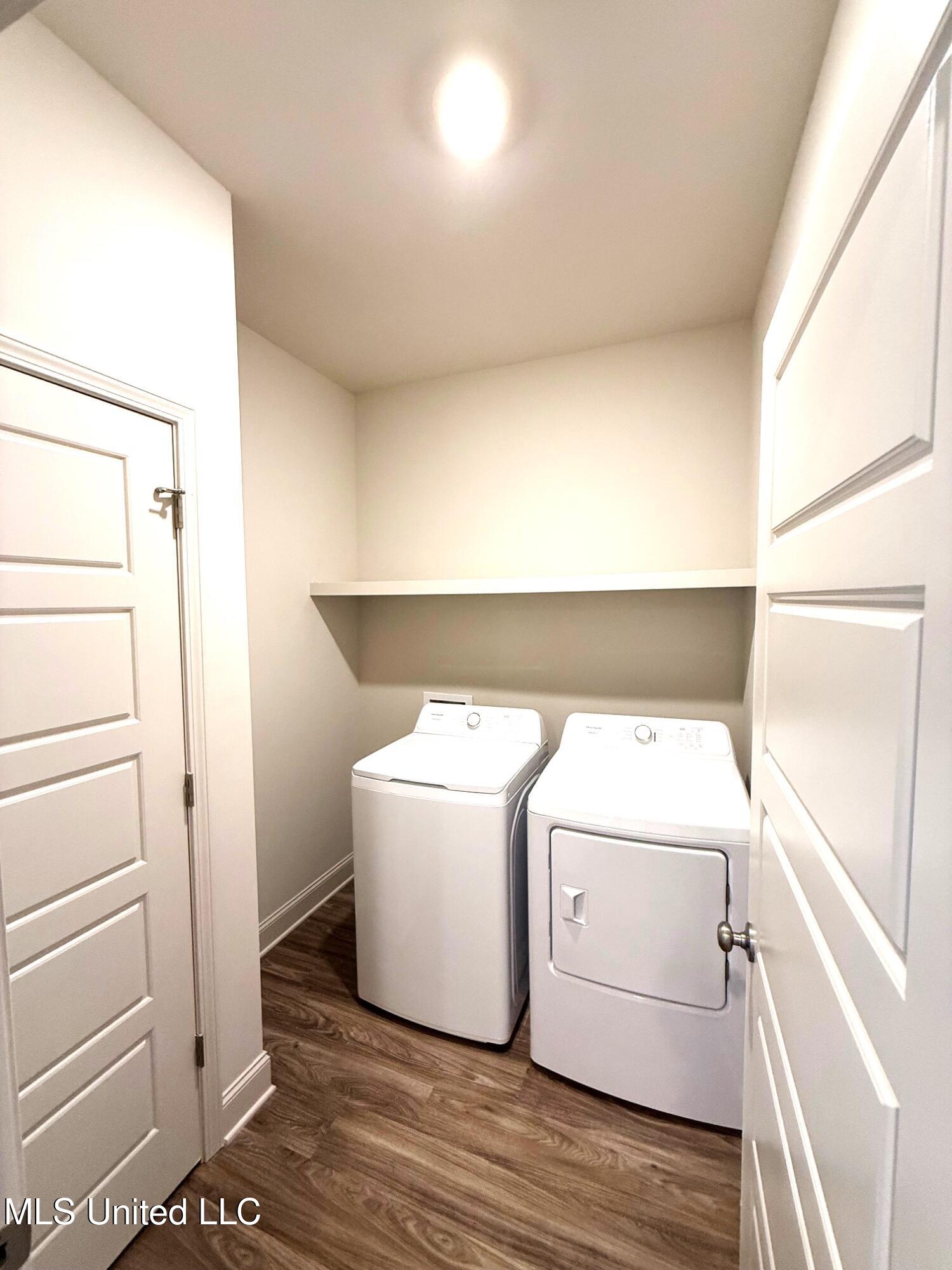 111 Saratoga Springs Property Photo 40