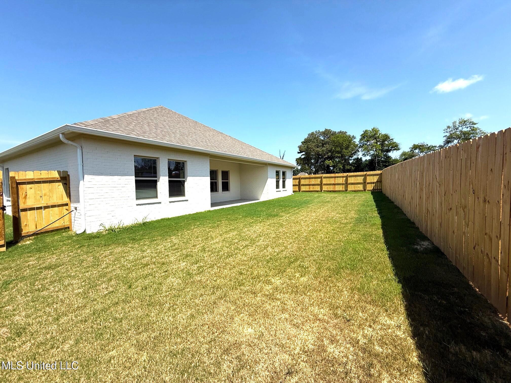 111 Saratoga Springs Property Photo 41
