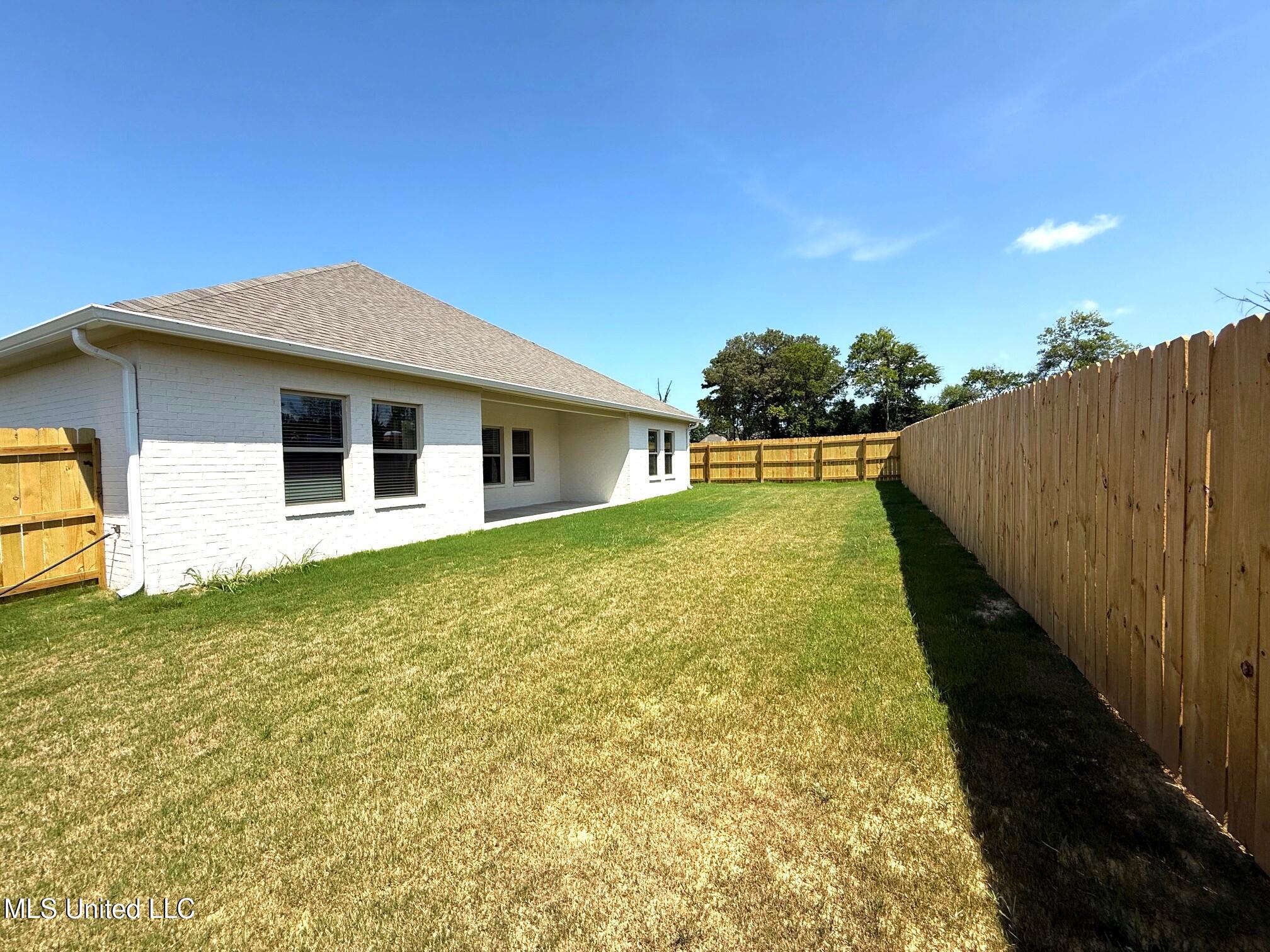 111 Saratoga Springs Property Photo 43