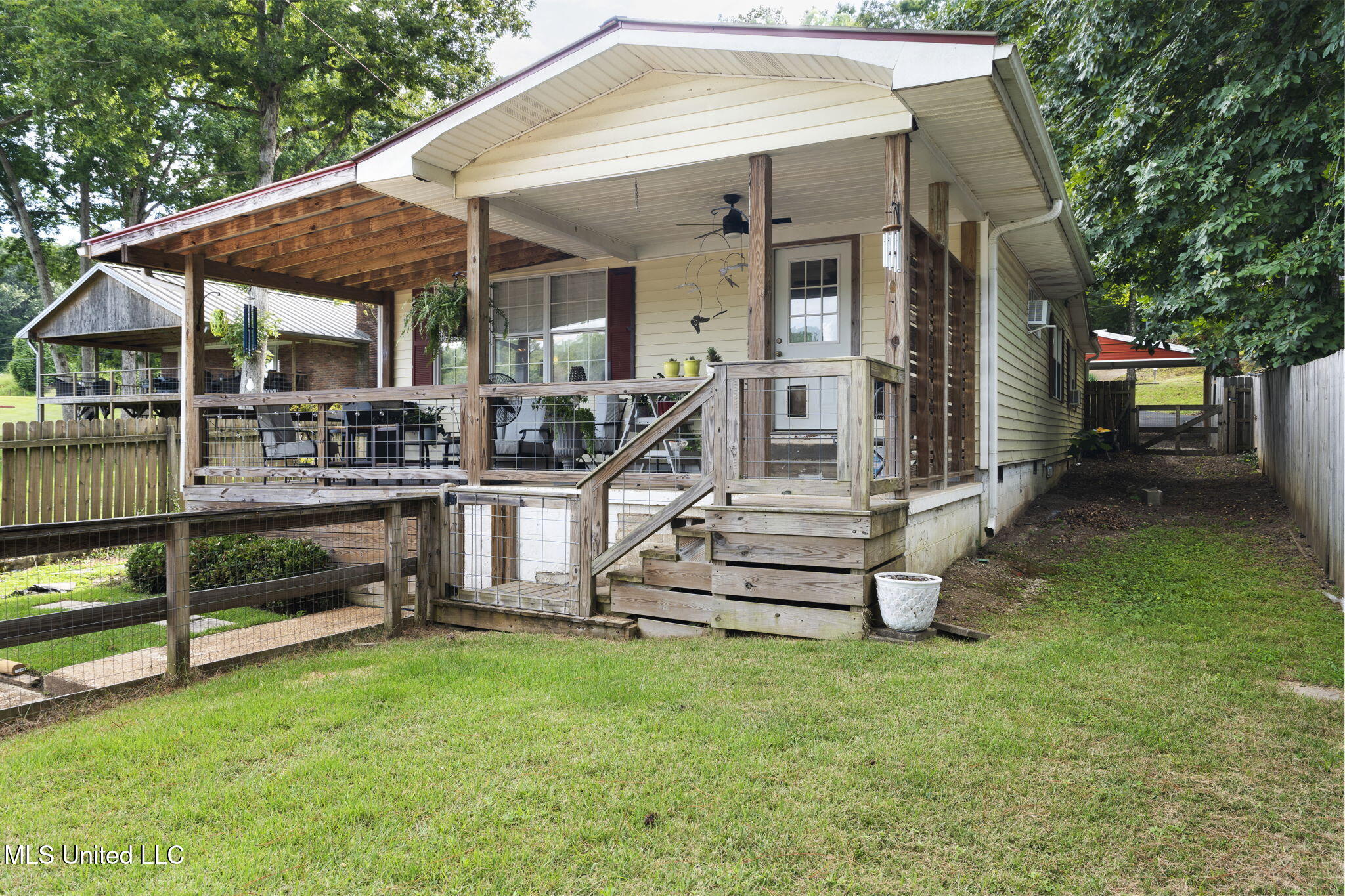1294 Lakeview Drive Property Photo 1