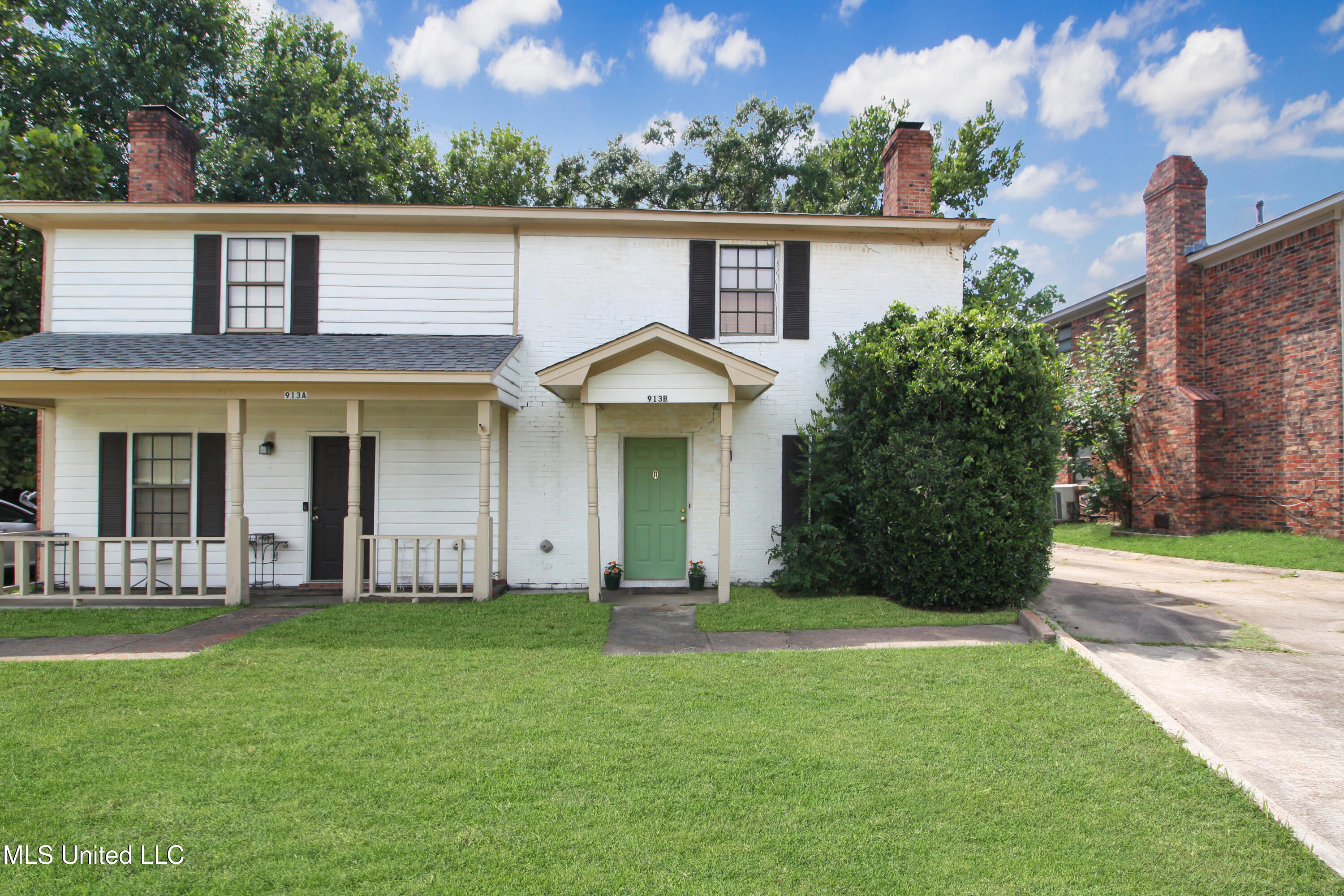 913 Glastonbury Circle Property Photo 1