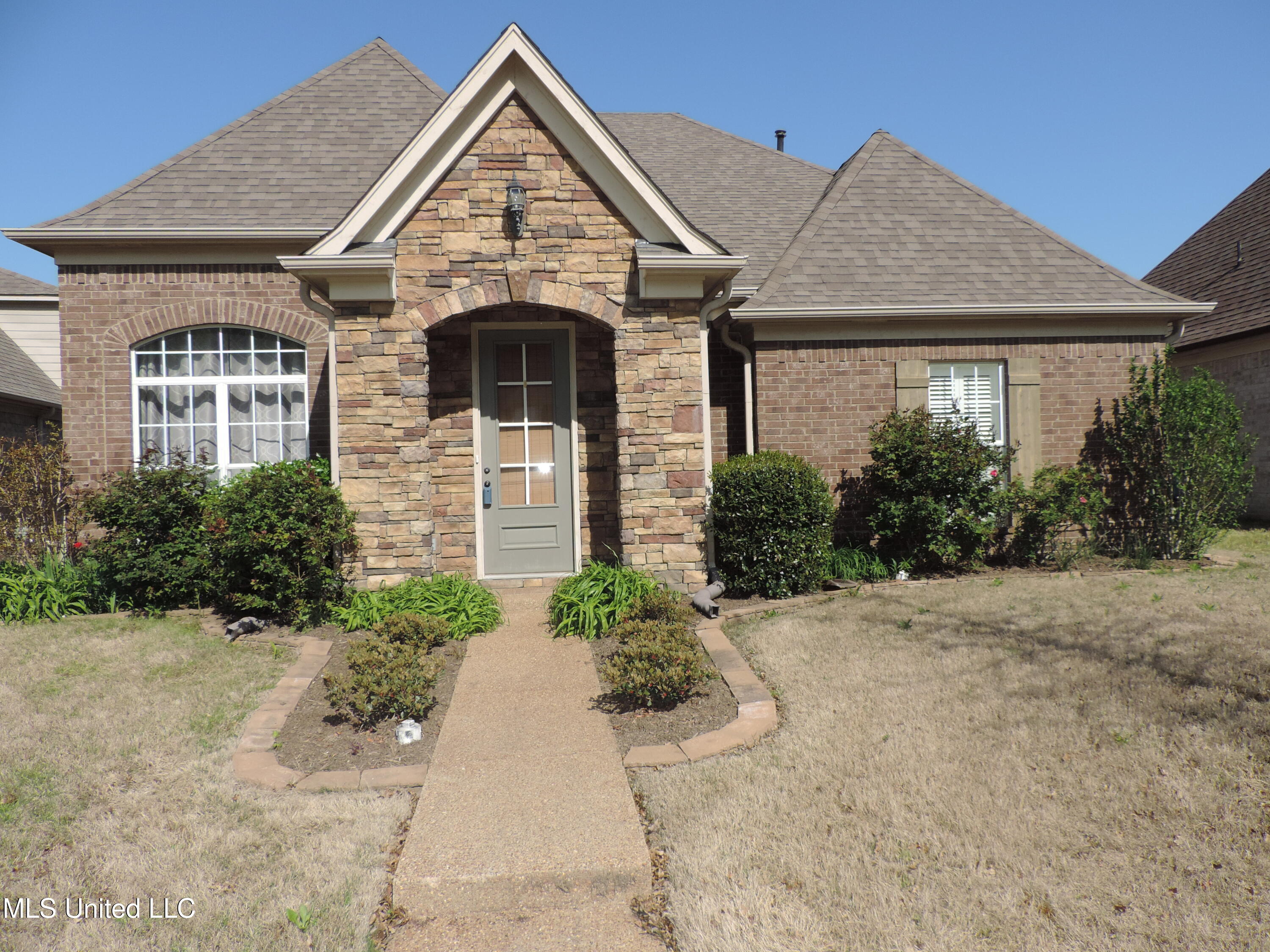 5784 E Bedford Loop Property Photo 1