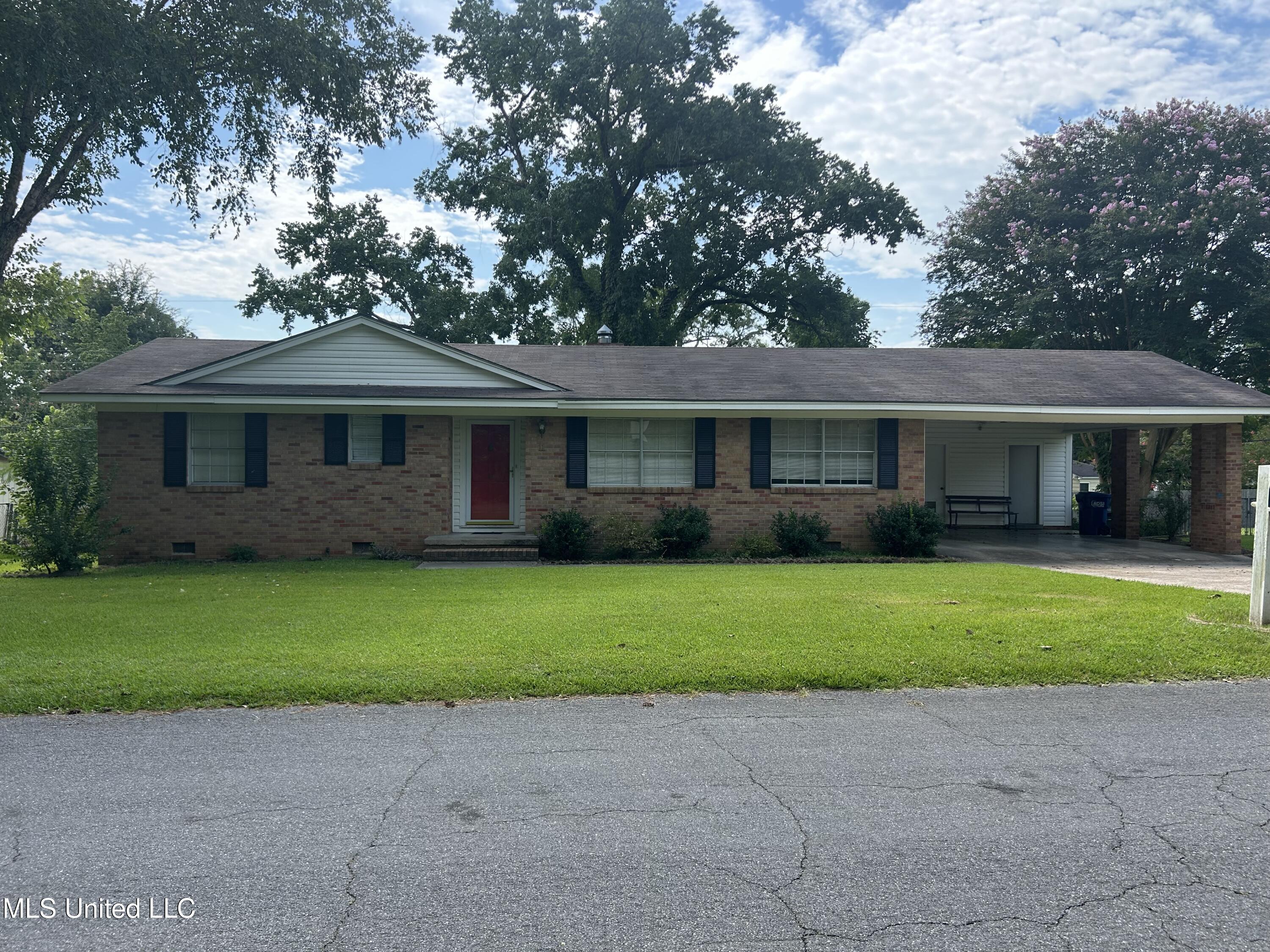 11 Shadow Lane Property Photo 1