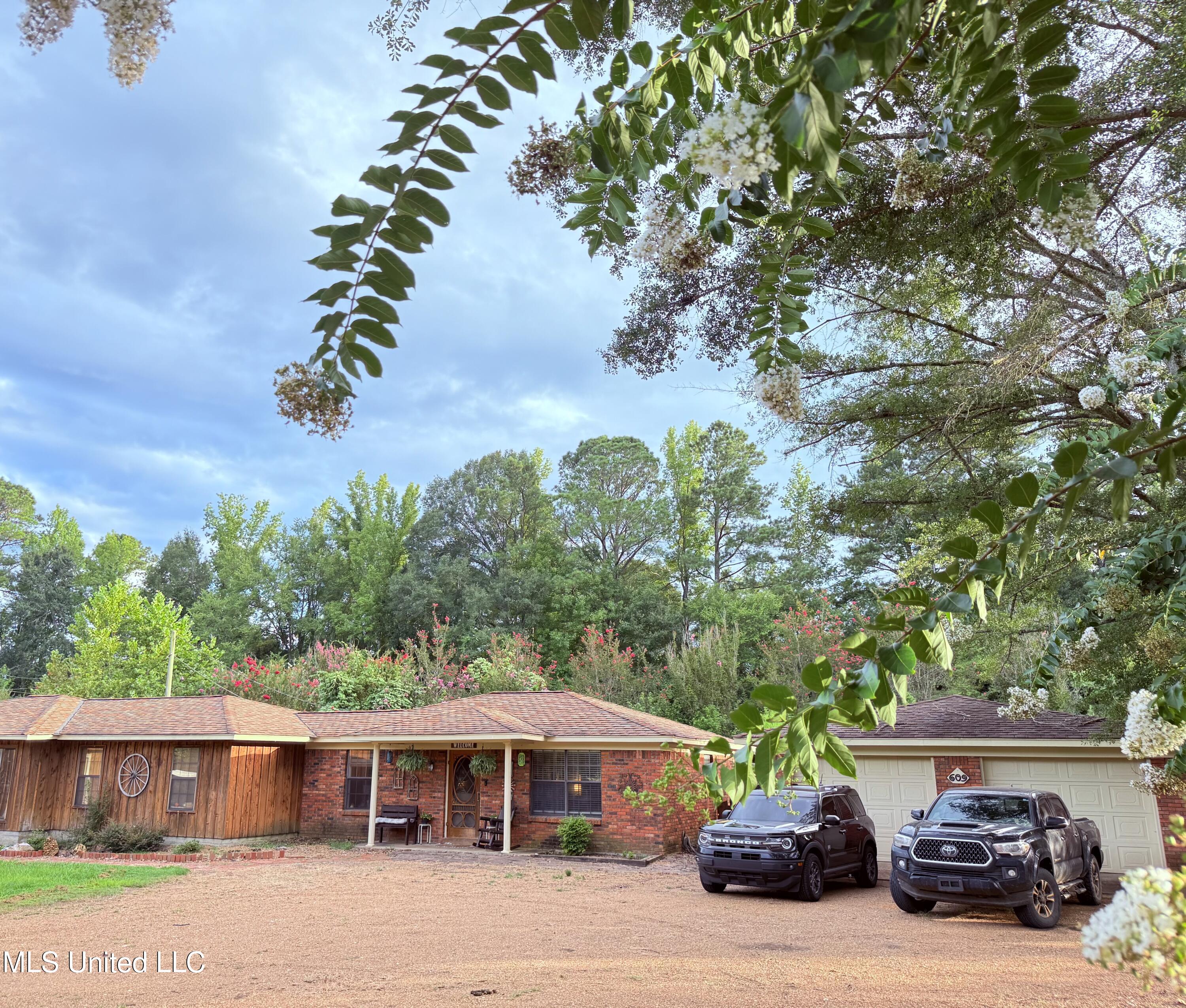 609 N Rutherford Drive