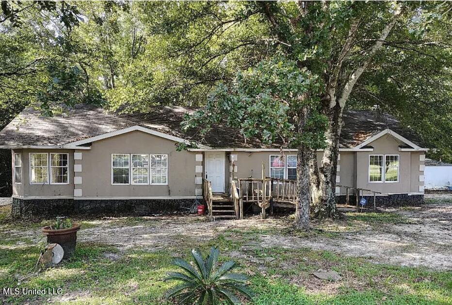 19619 Cardinal Cove Drive Property Photo 1