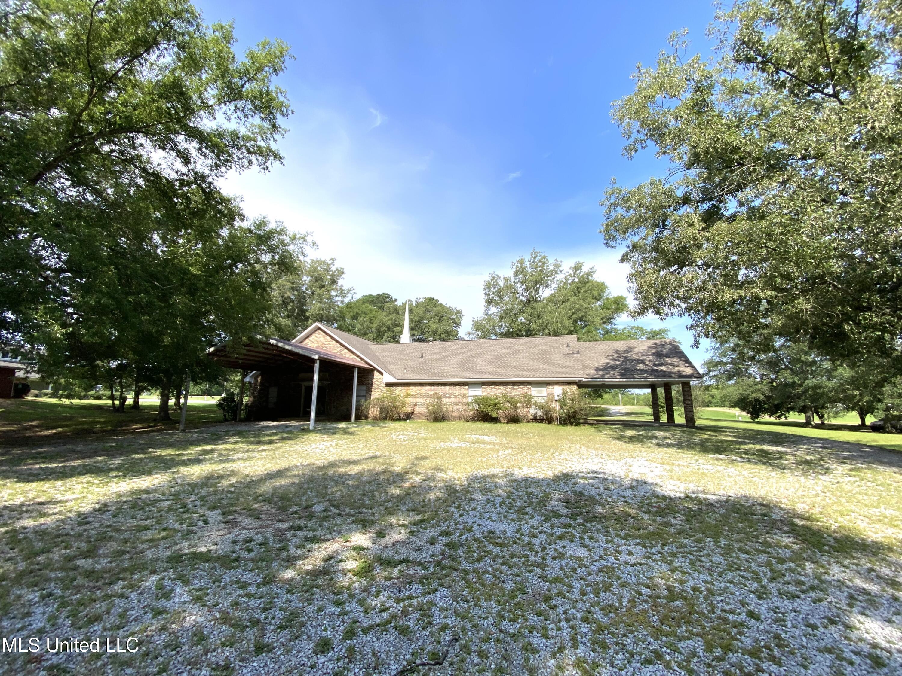 1110 S 35 Highway Property Photo 3