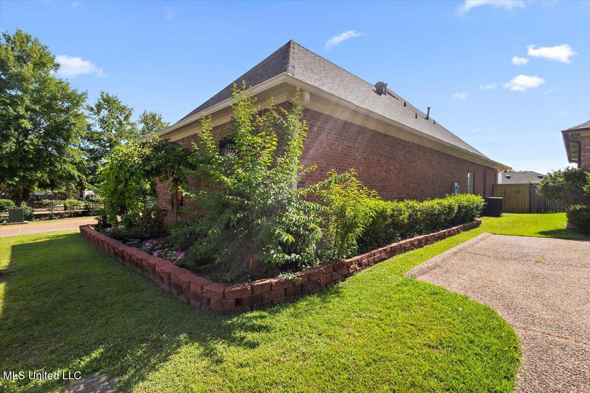 115 Provonce Park Property Photo 3