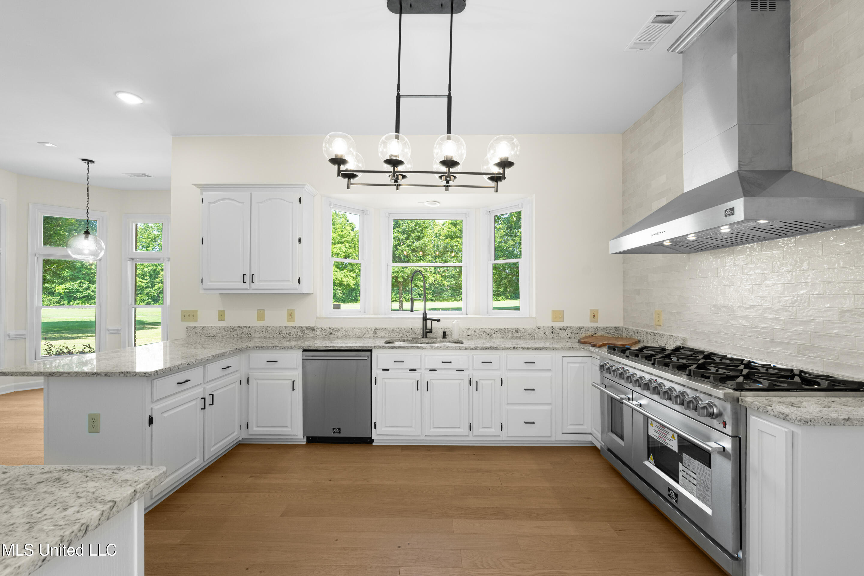 5035 Saint Andrews Cove Property Photo 4