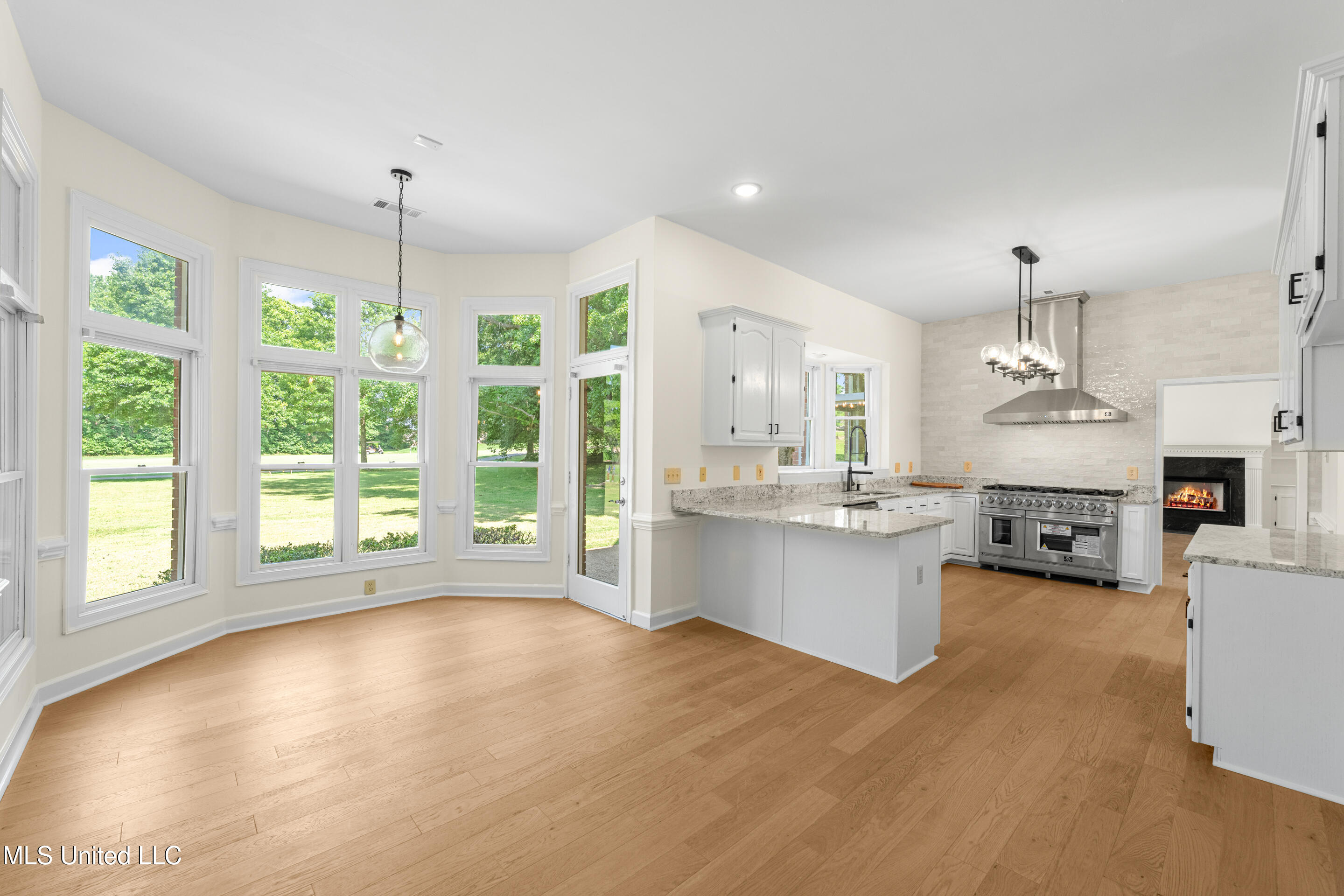 5035 Saint Andrews Cove Property Photo 6