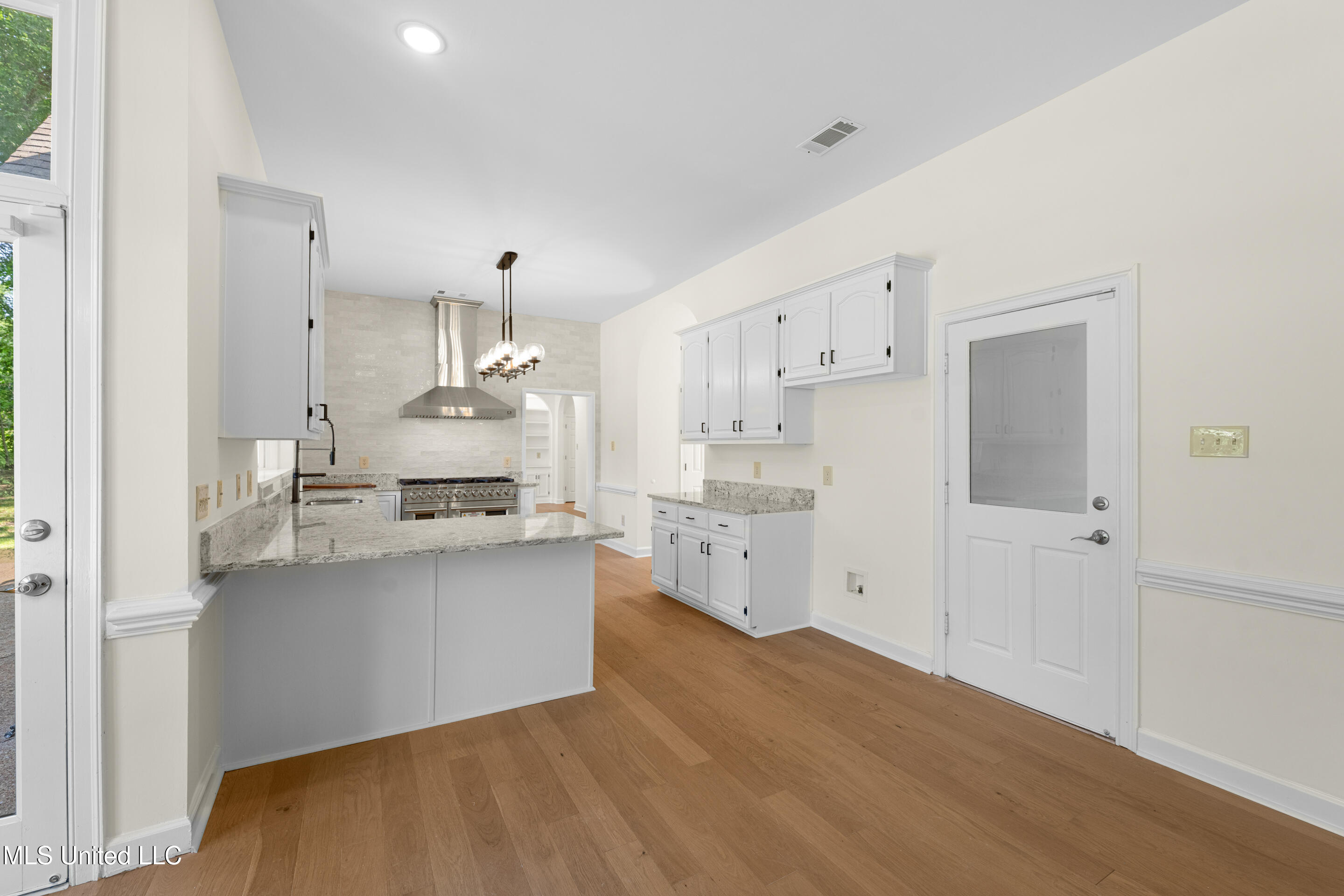 5035 Saint Andrews Cove Property Photo 8