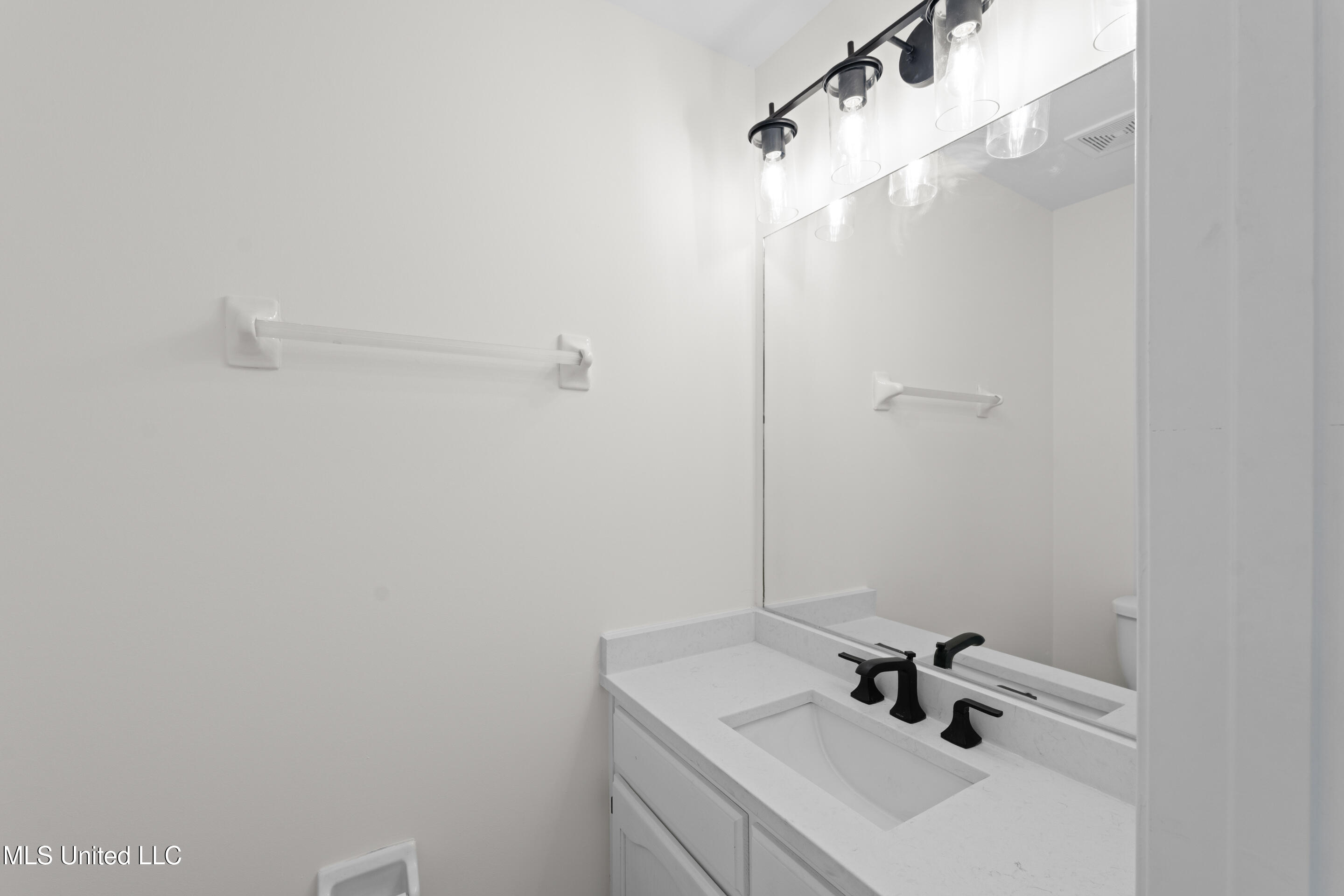 5035 Saint Andrews Cove Property Photo 13