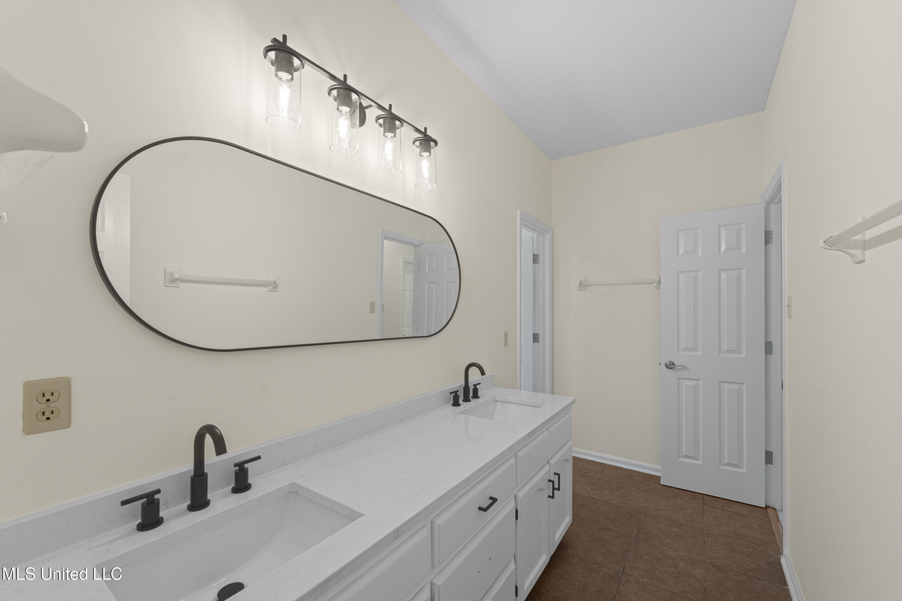 5035 Saint Andrews Cove Property Photo 27