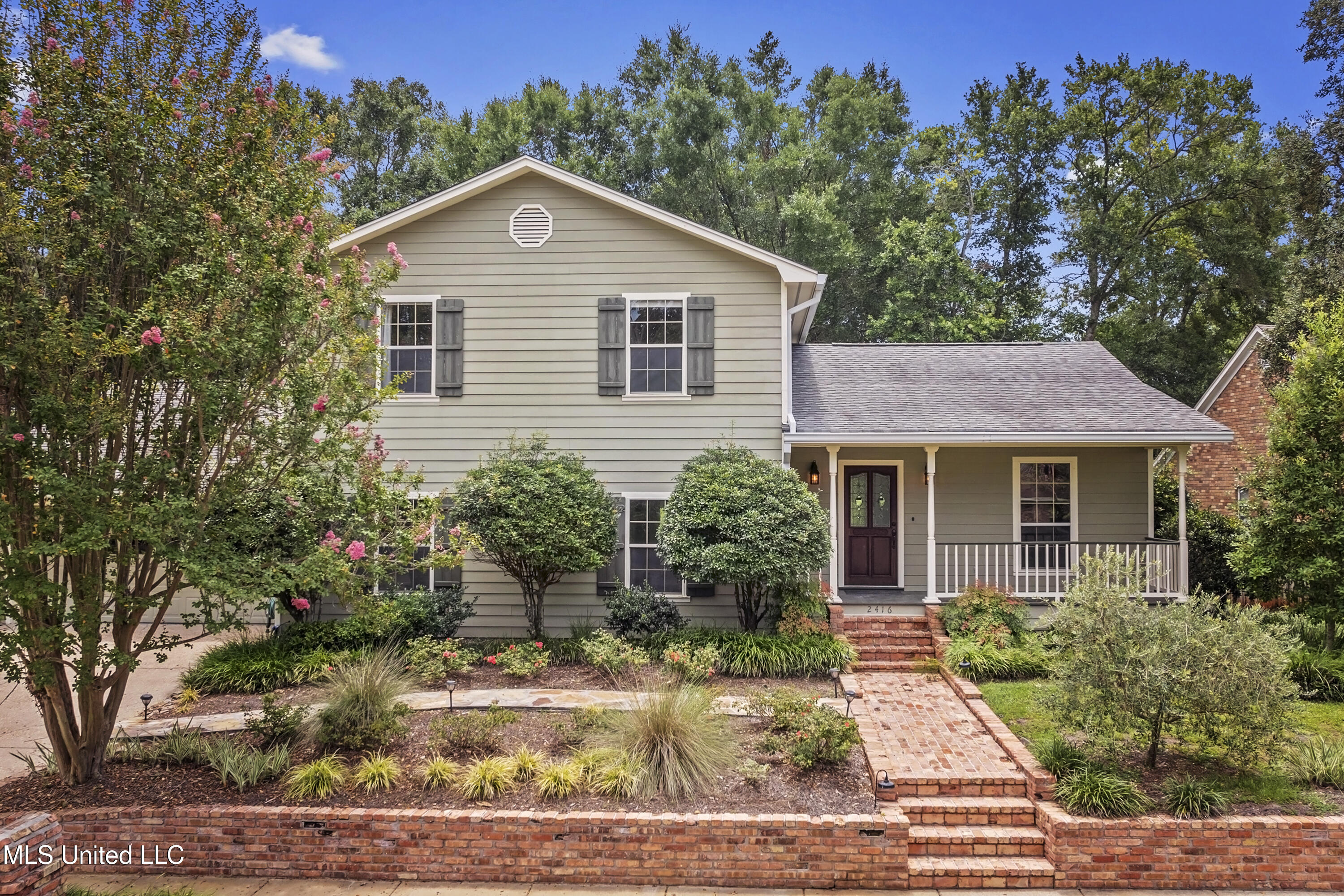 2416 Greenview Drive Property Photo 1