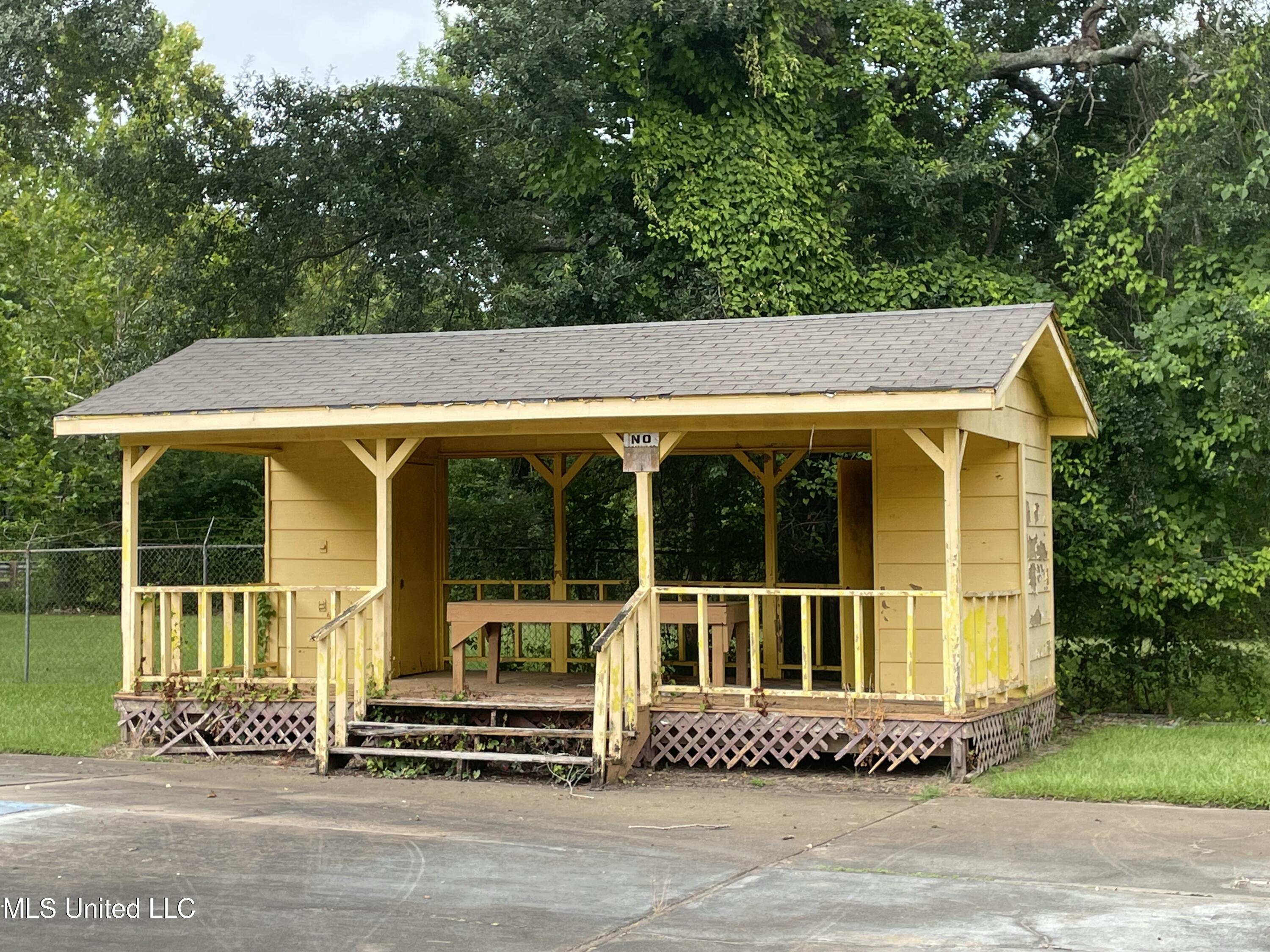 5220 Livingston Road Property Photo 5