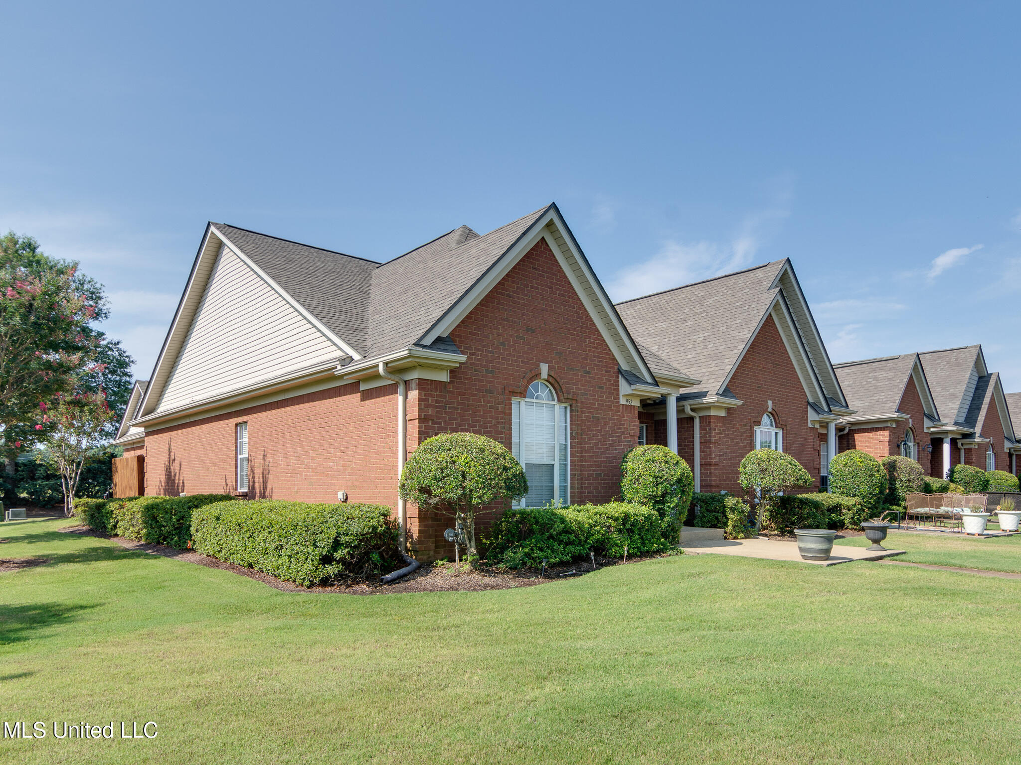 952 Martin Circle Property Photo 1