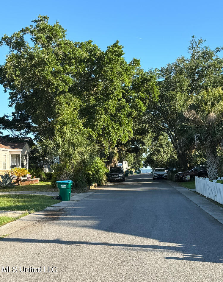 196 Markham Drive Property Photo 2