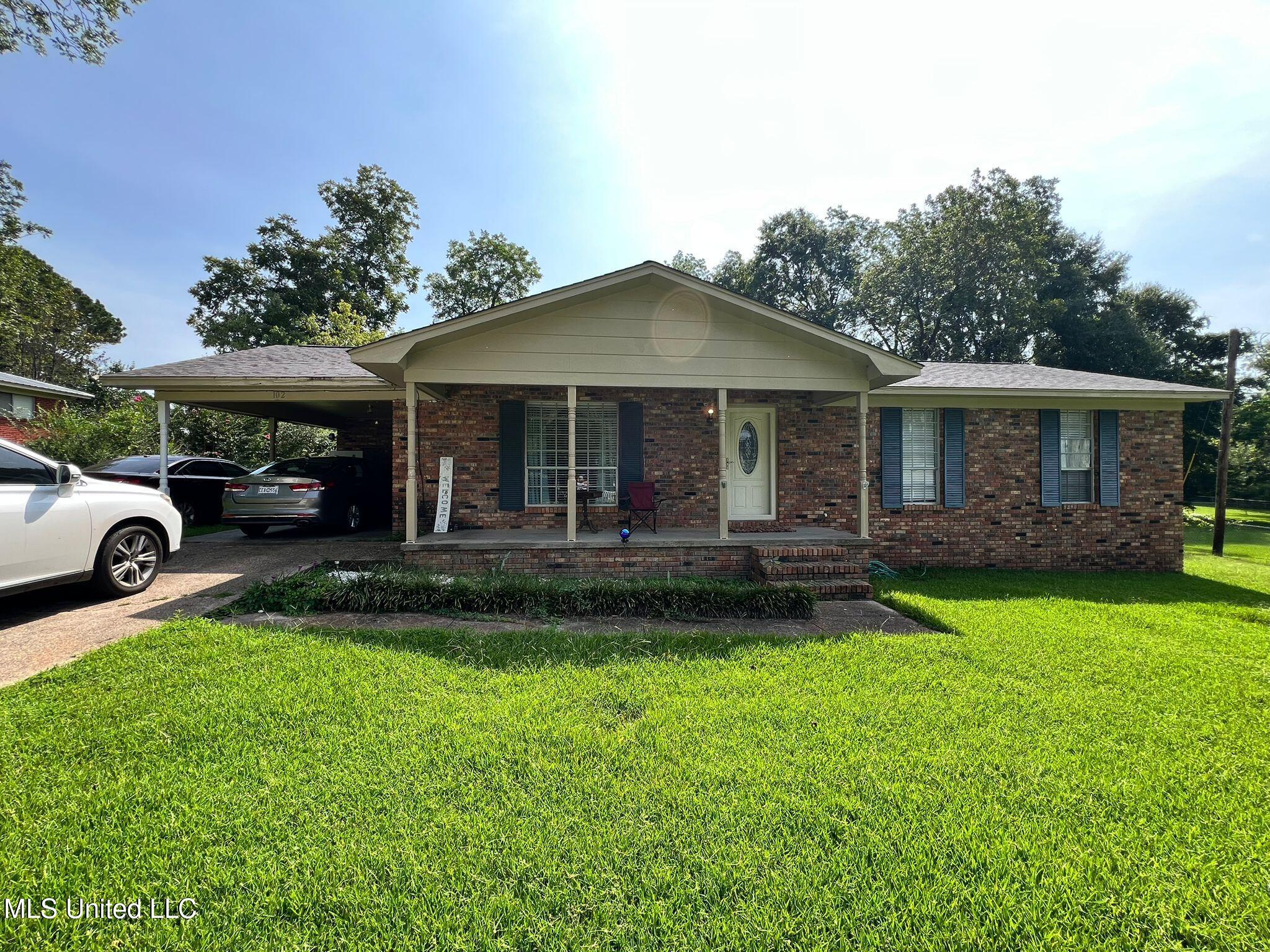 102 Northwood Drive Property Photo 1