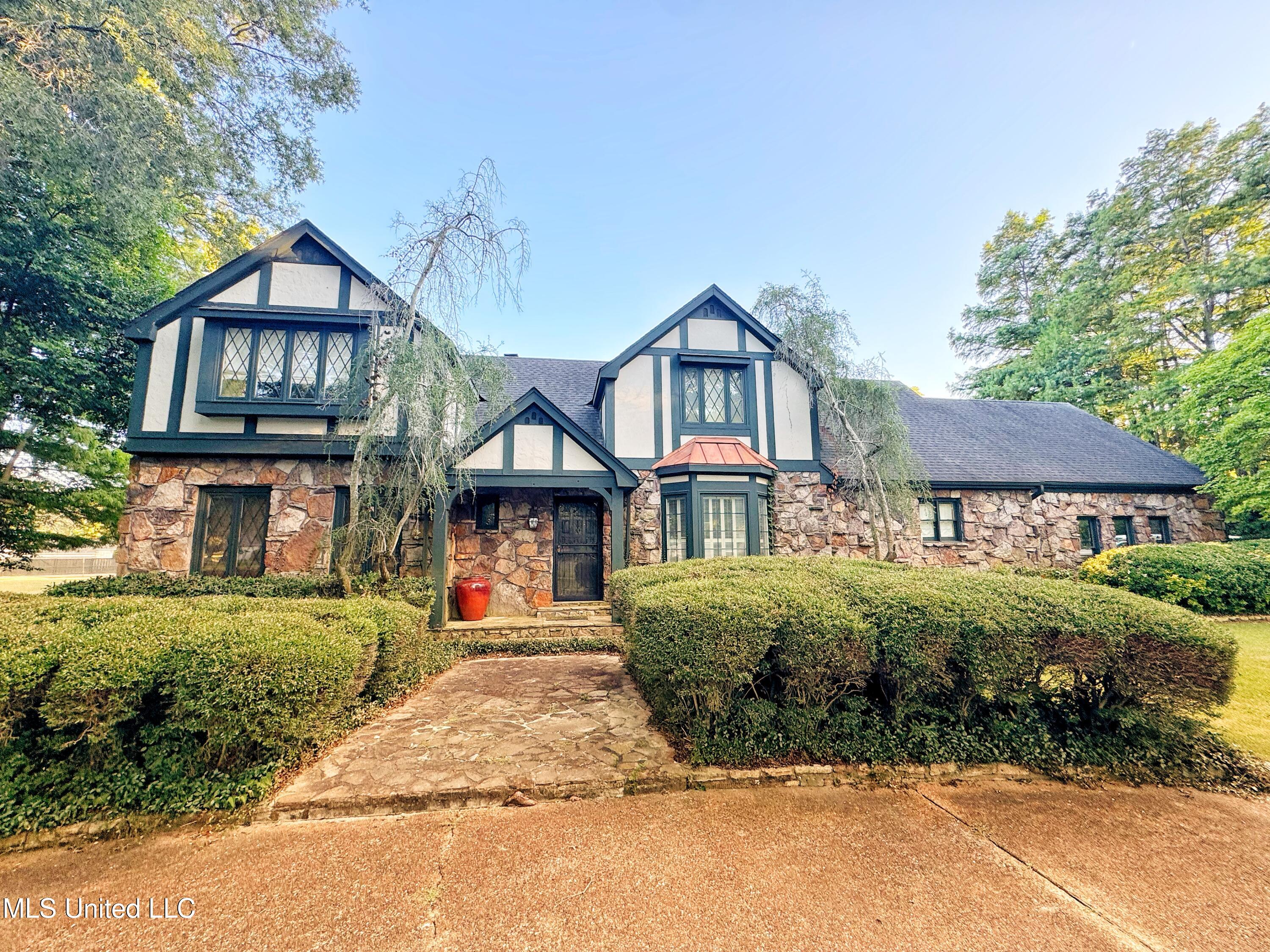 209 Westover Drive Property Photo 1