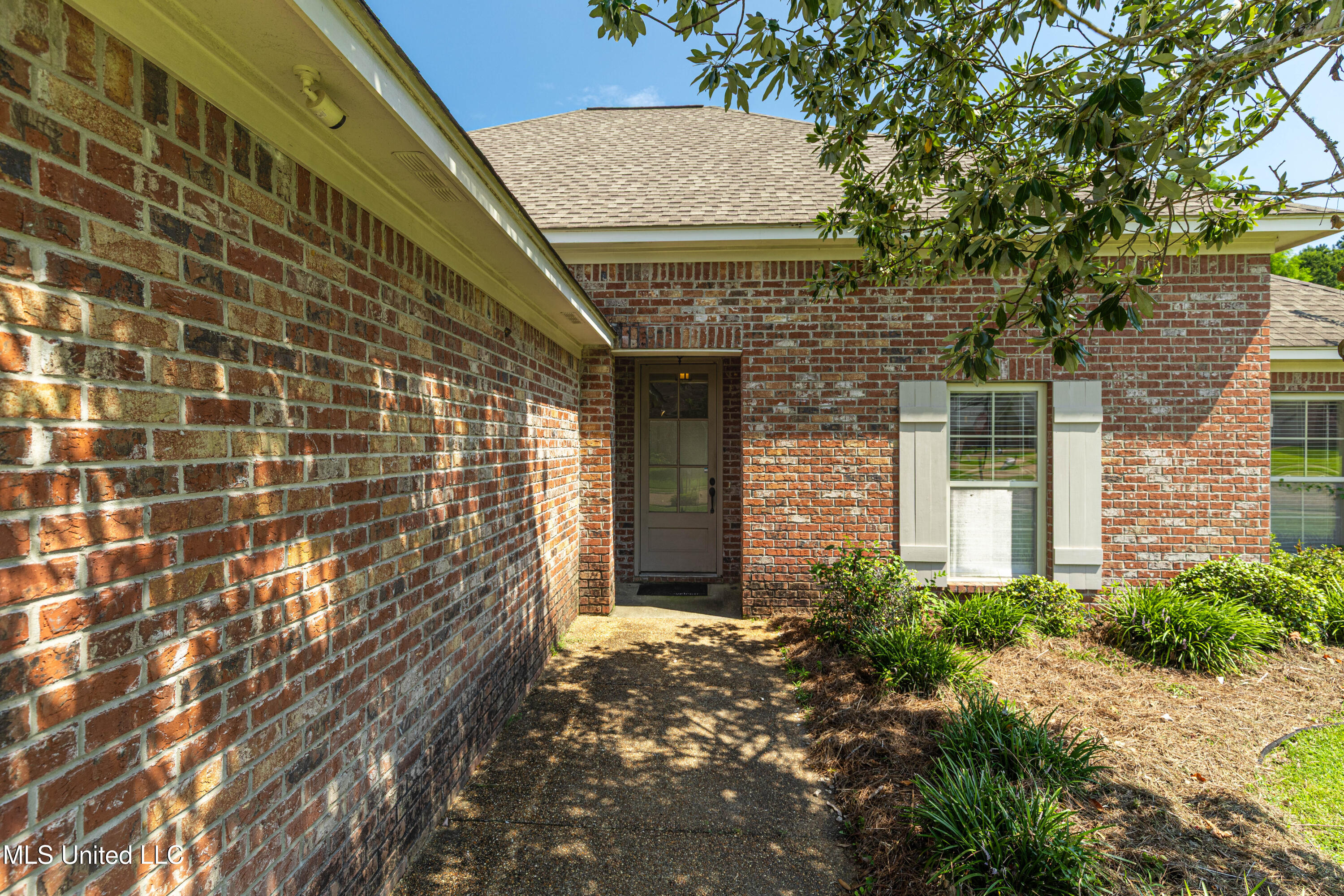 402 Montrose Place Property Photo 6