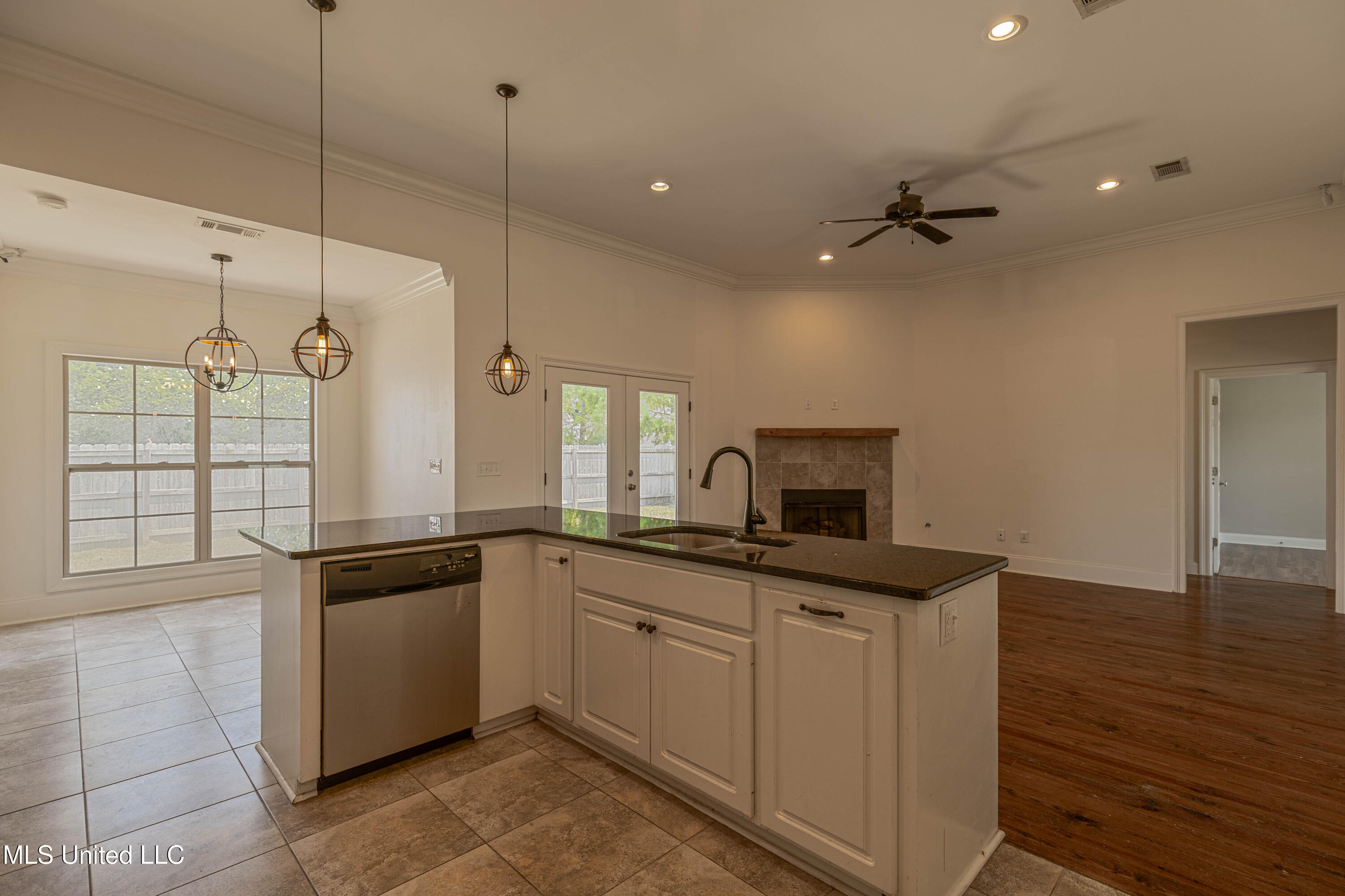 402 Montrose Place Property Photo 15
