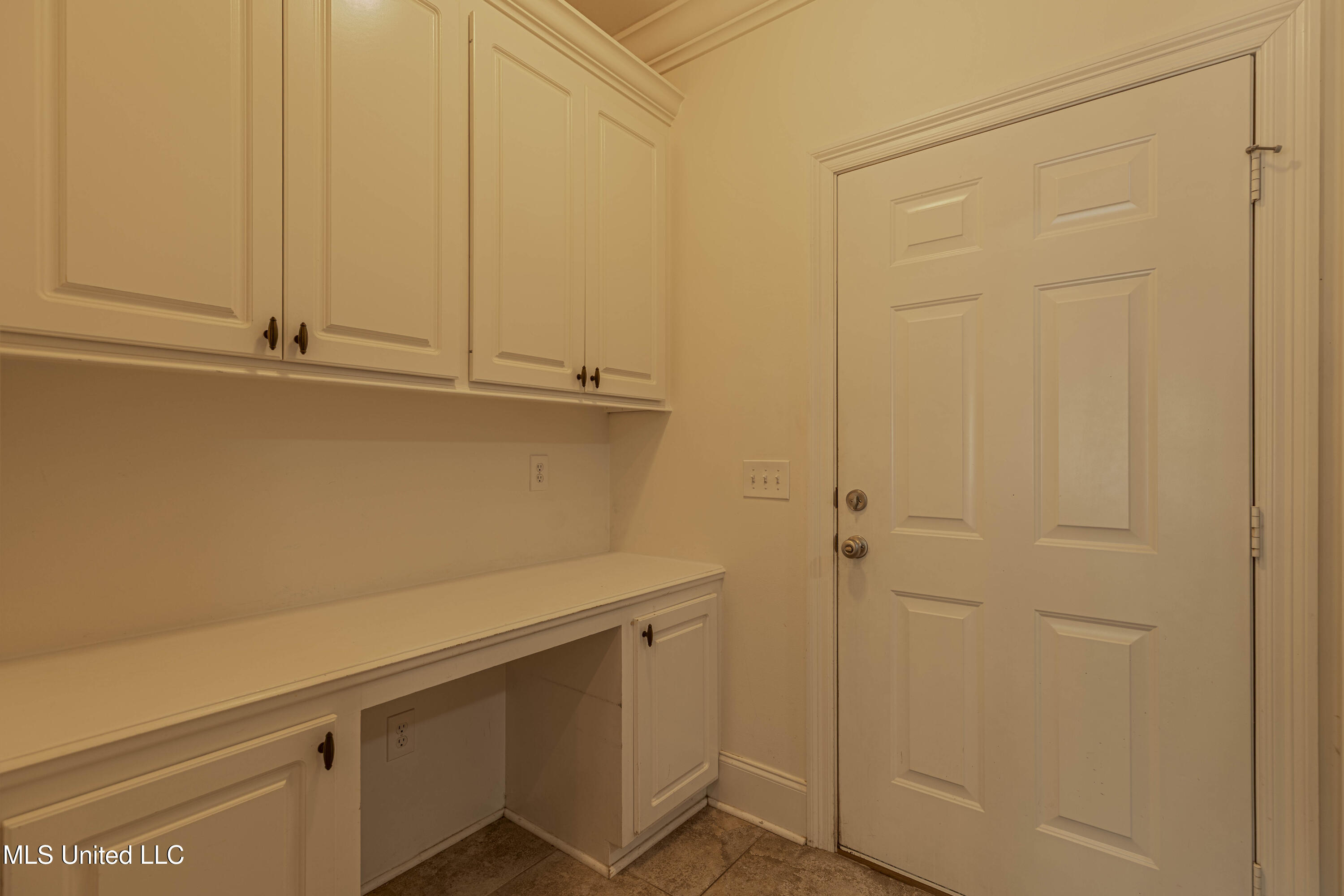 402 Montrose Place Property Photo 18