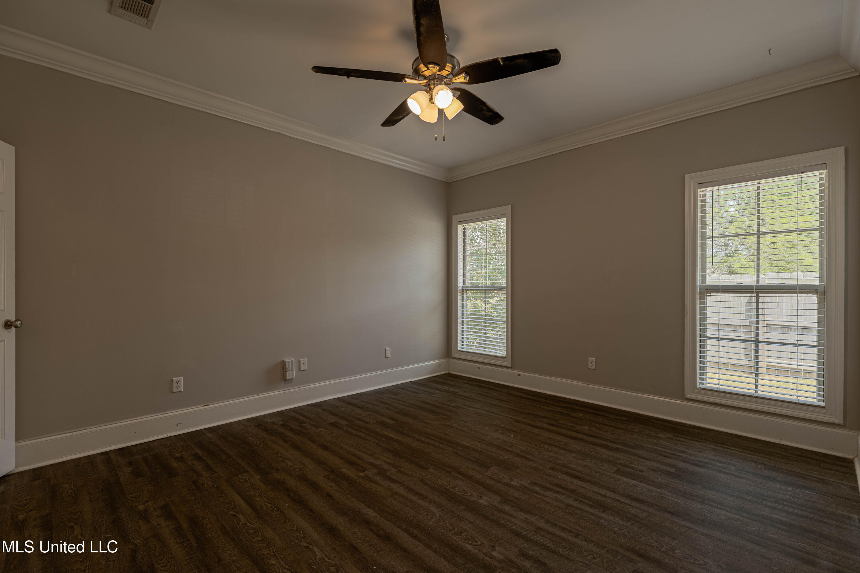 402 Montrose Place Property Photo 21