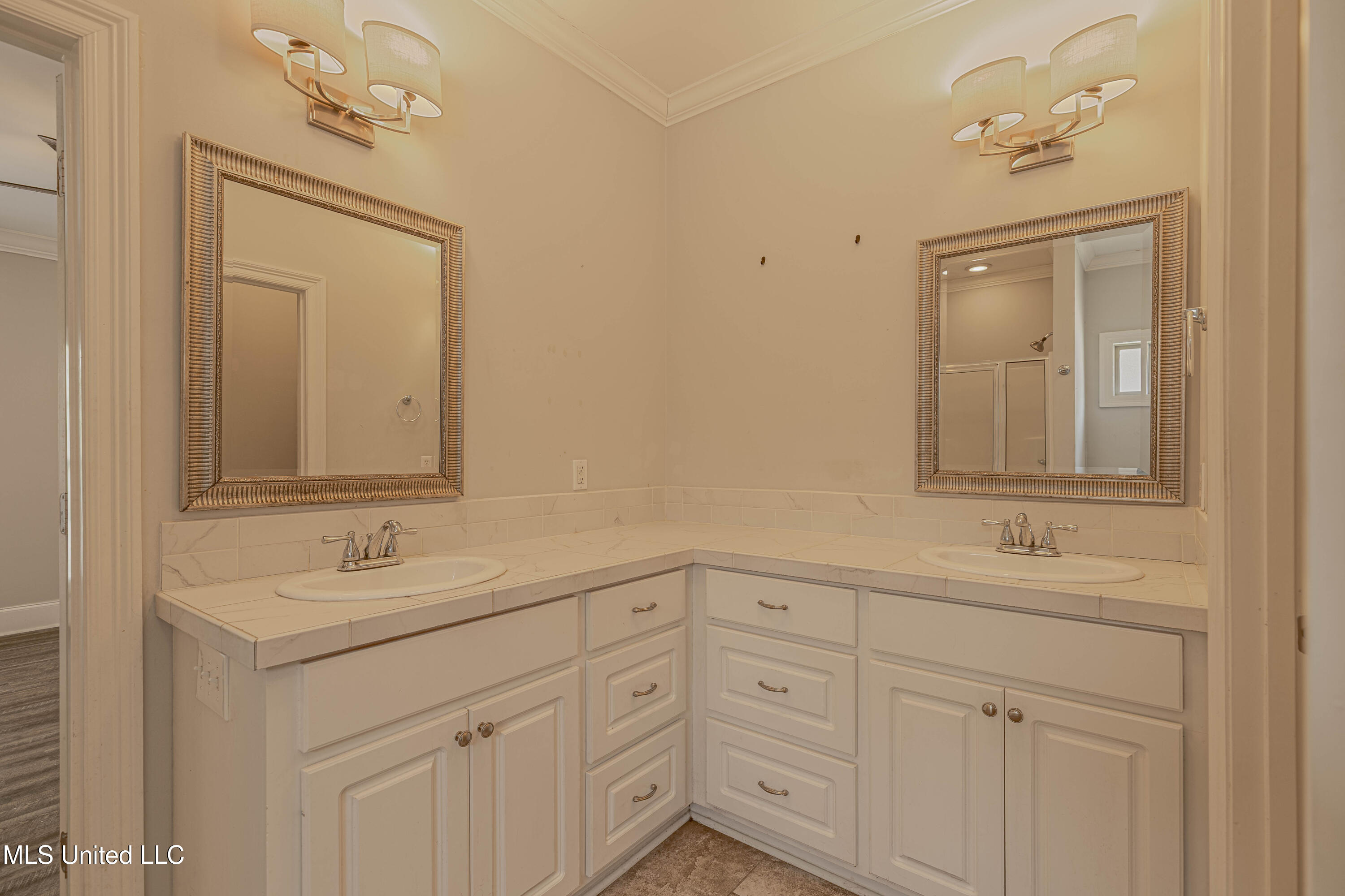 402 Montrose Place Property Photo 25
