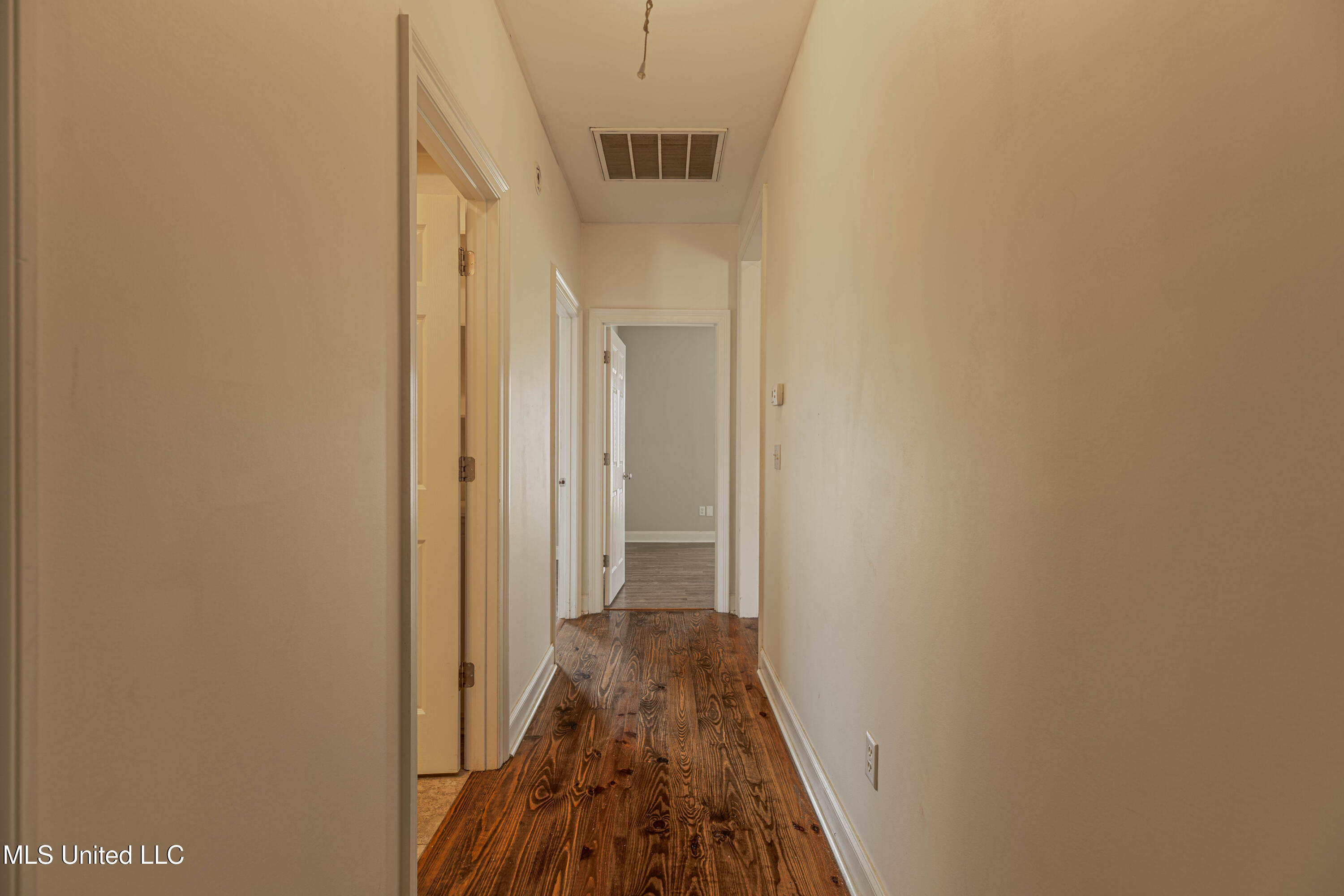 402 Montrose Place Property Photo 31
