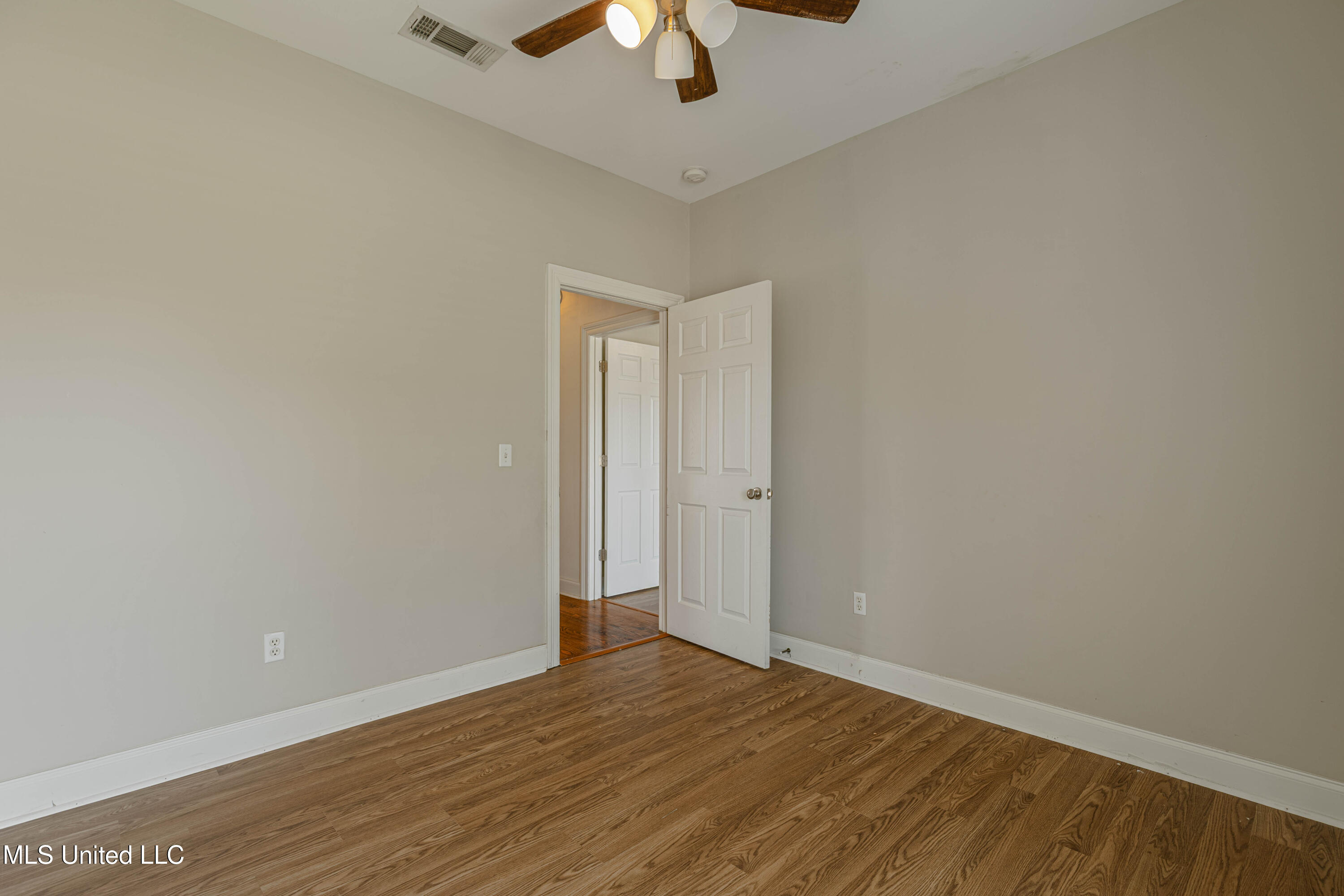402 Montrose Place Property Photo 33