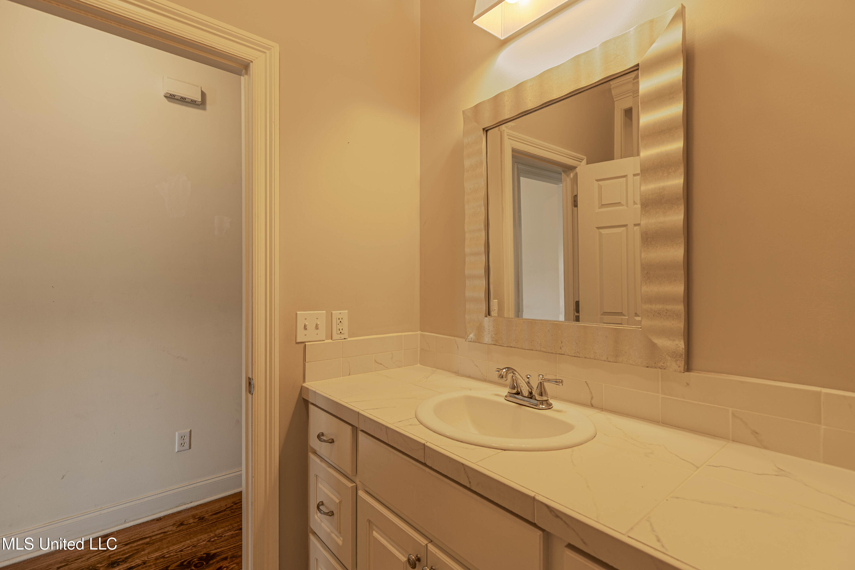 402 Montrose Place Property Photo 37
