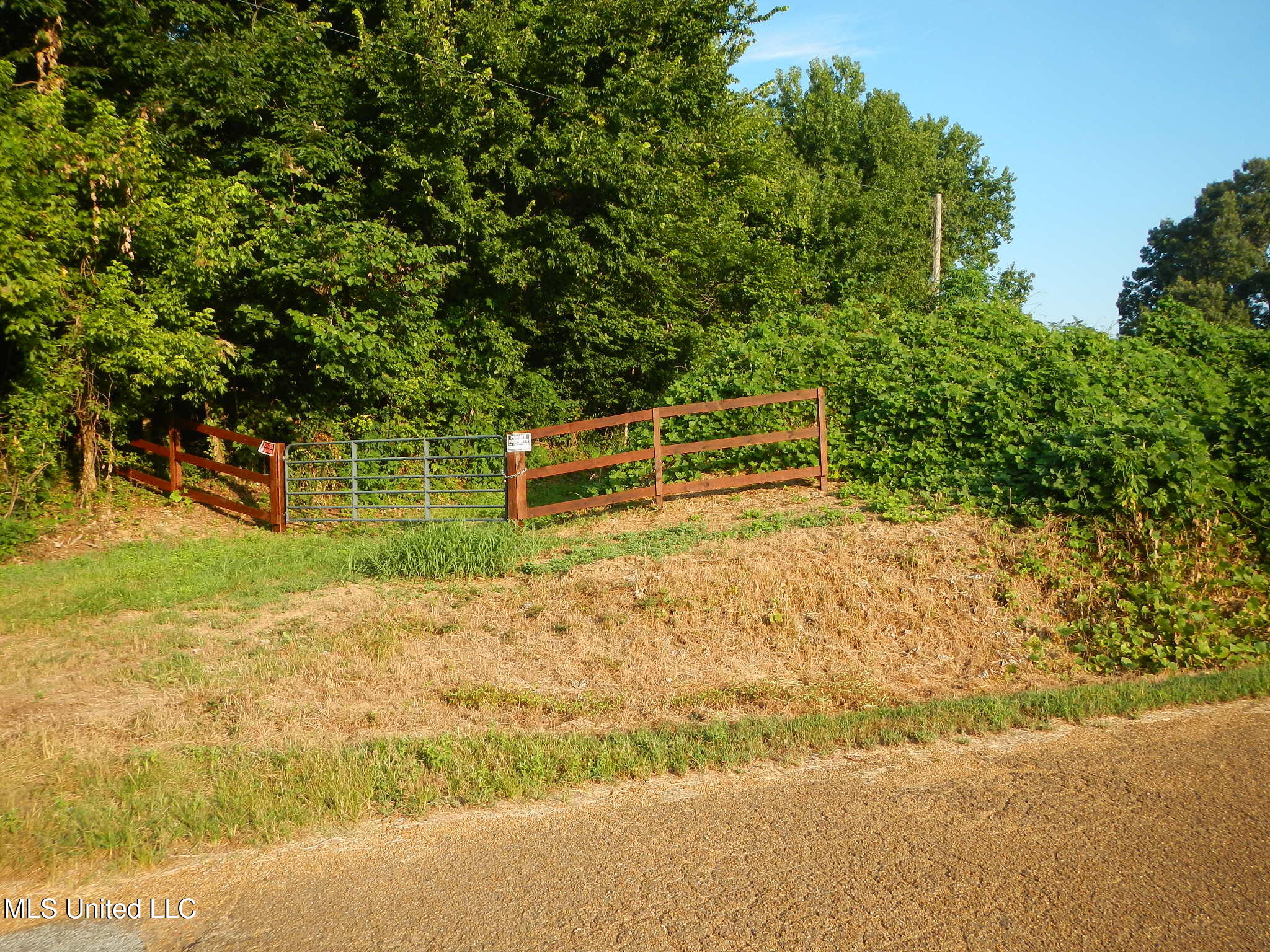 330 Honeycutt Road Property Photo 2