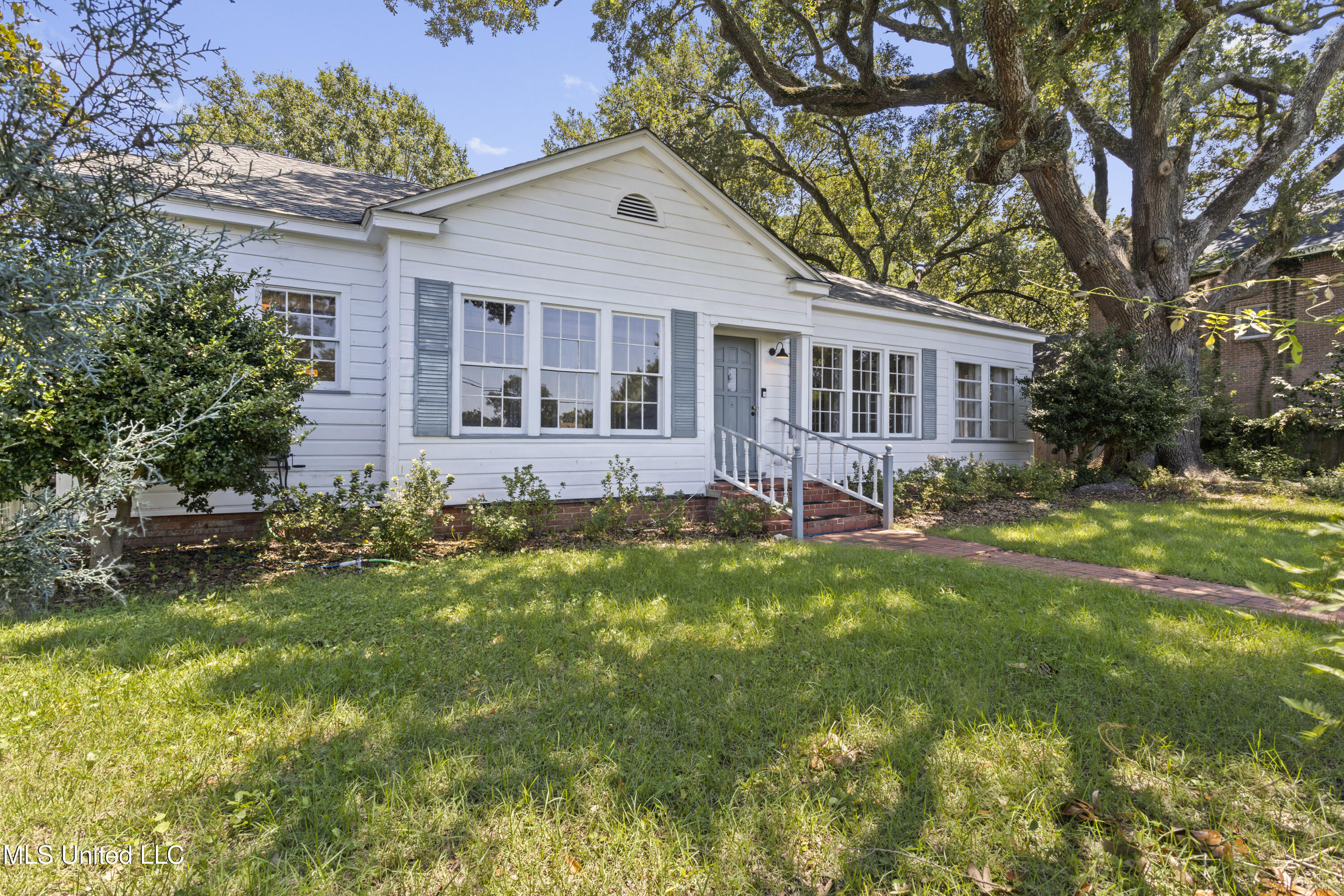 1622 Henderson Avenue Property Photo 3