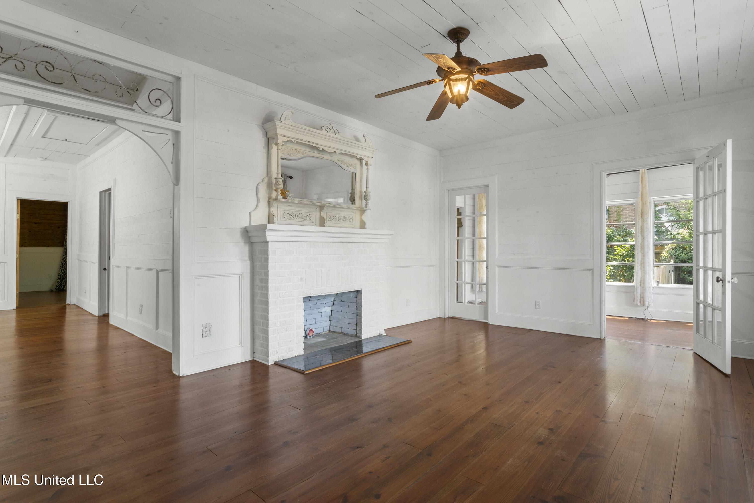 1622 Henderson Avenue Property Photo 8