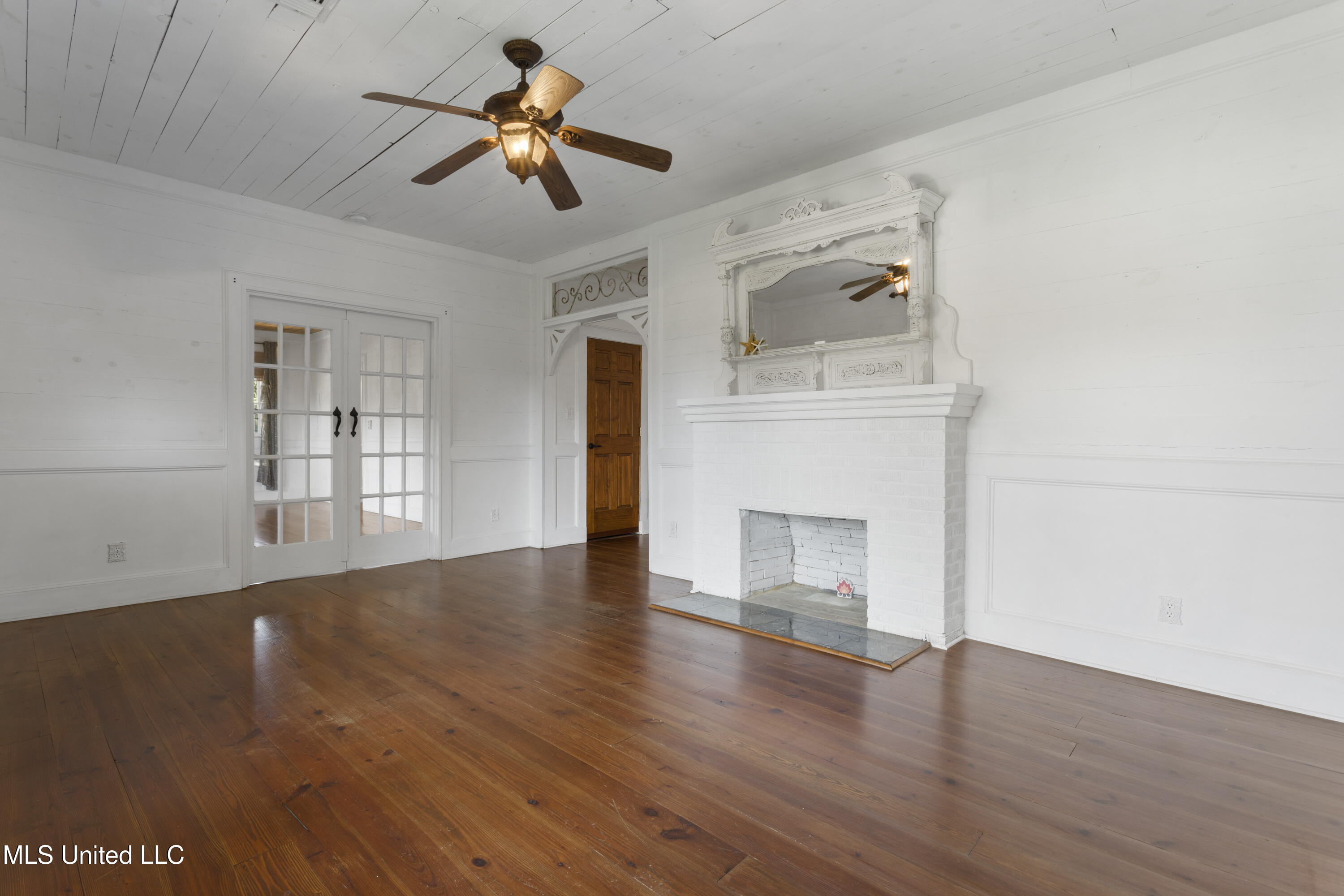 1622 Henderson Avenue Property Photo 9