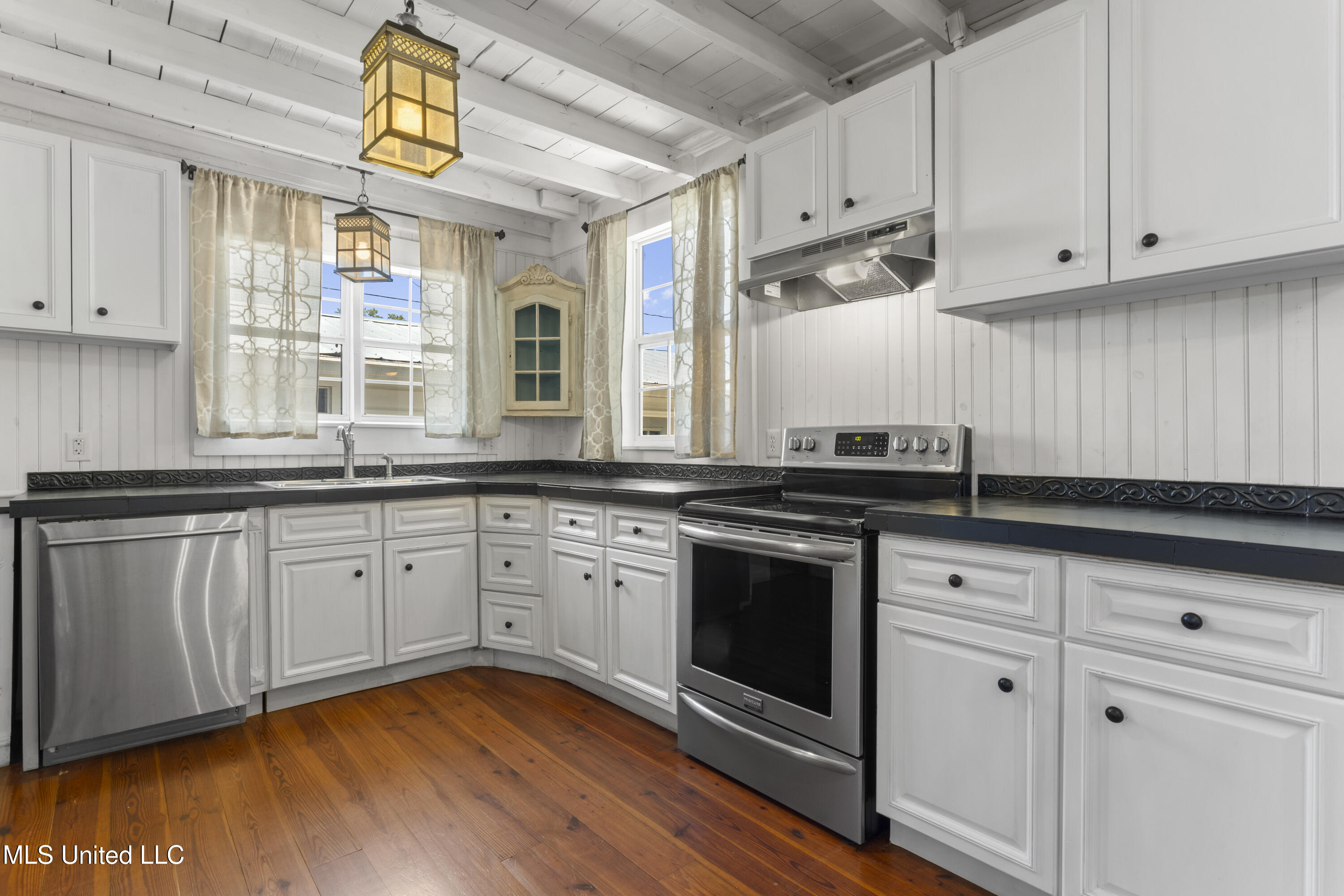 1622 Henderson Avenue Property Photo 11