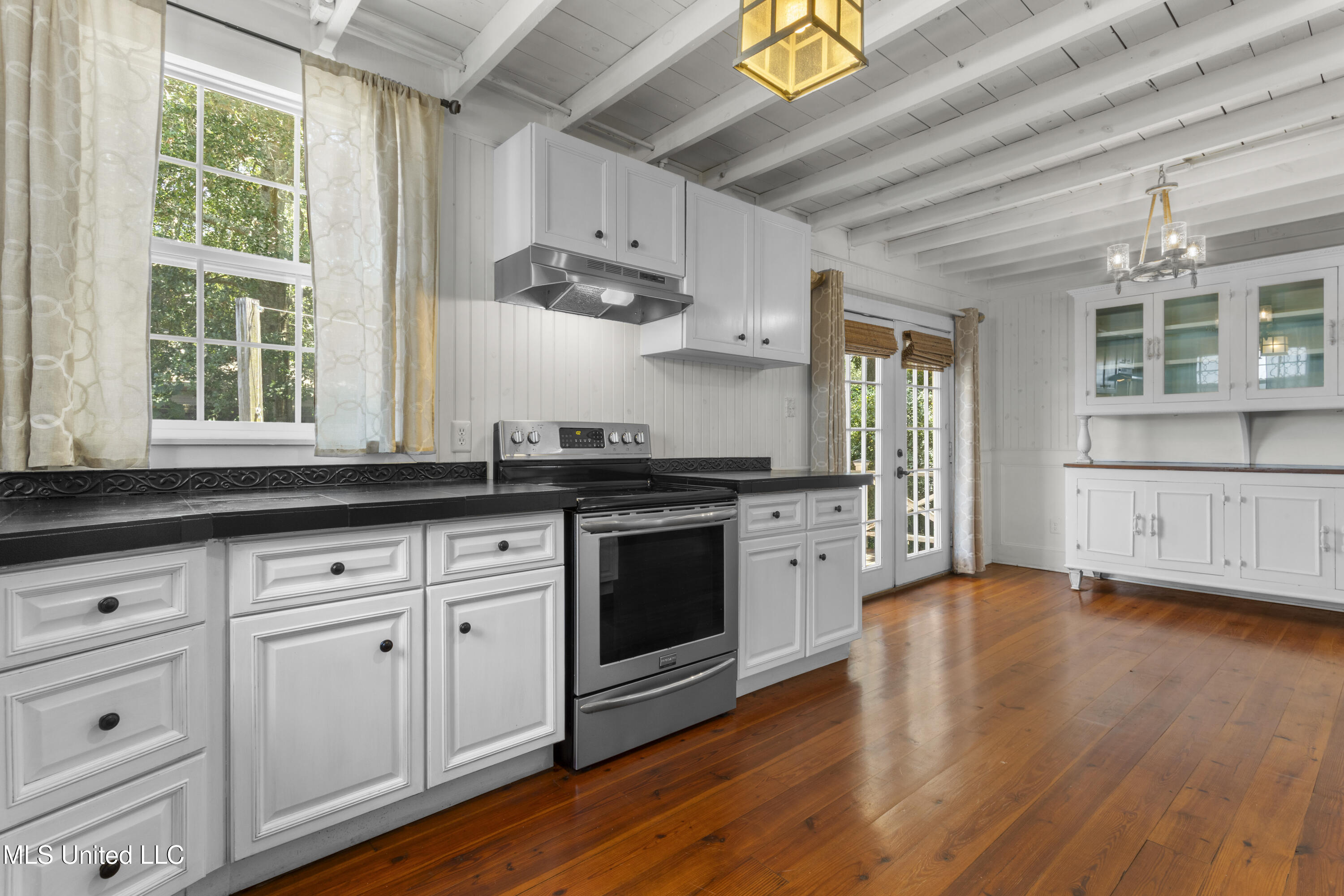 1622 Henderson Avenue Property Photo 12