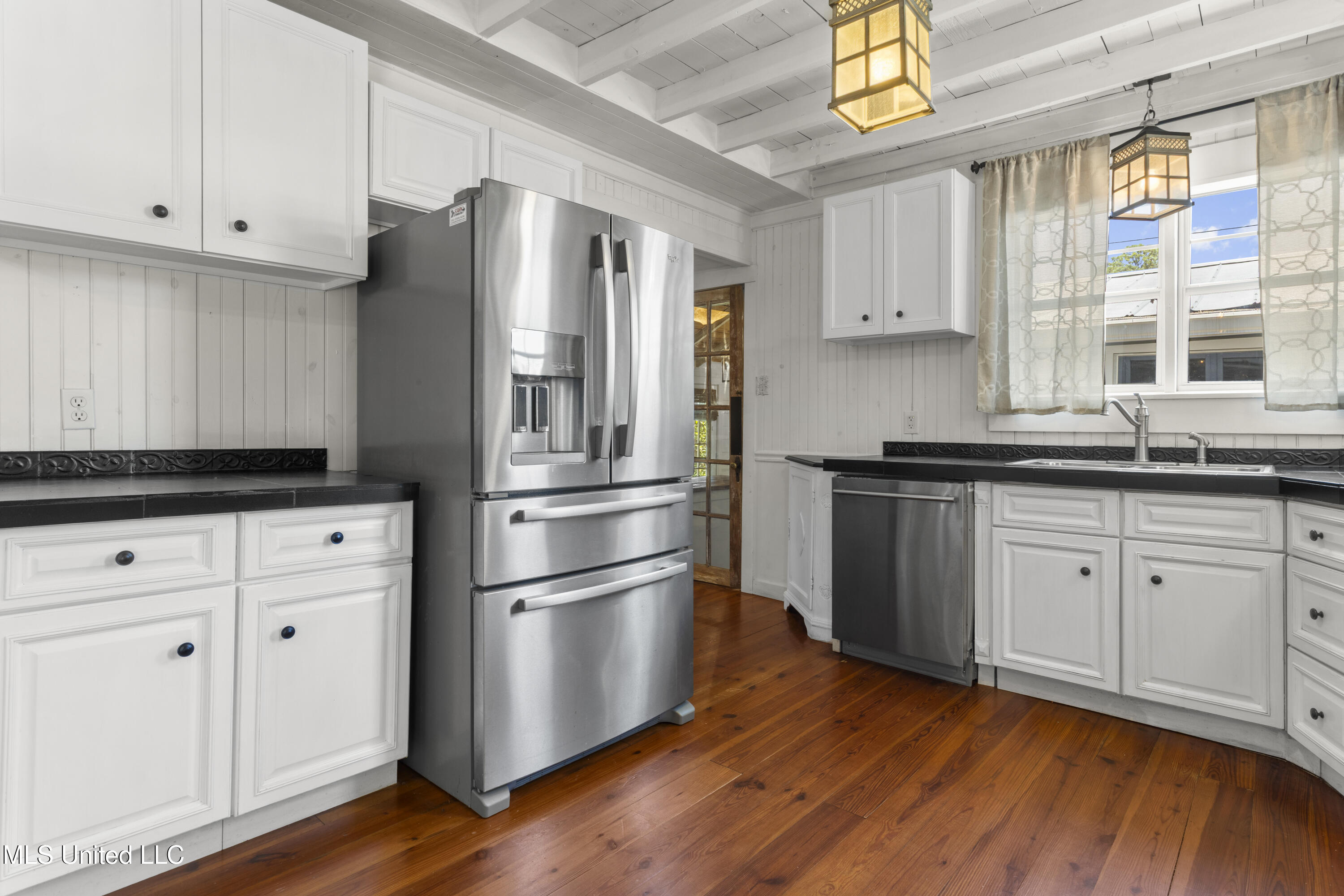 1622 Henderson Avenue Property Photo 13