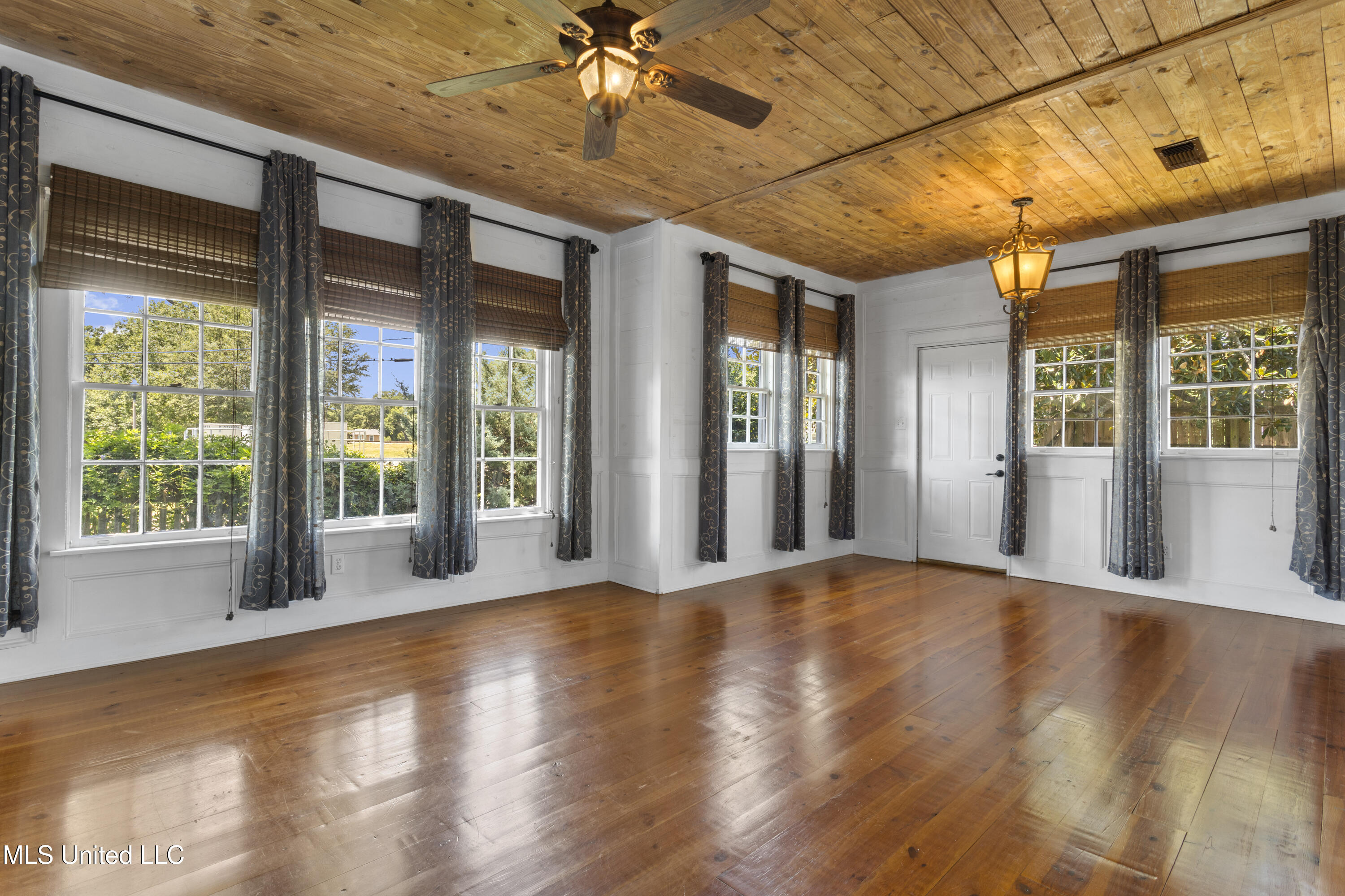 1622 Henderson Avenue Property Photo 19