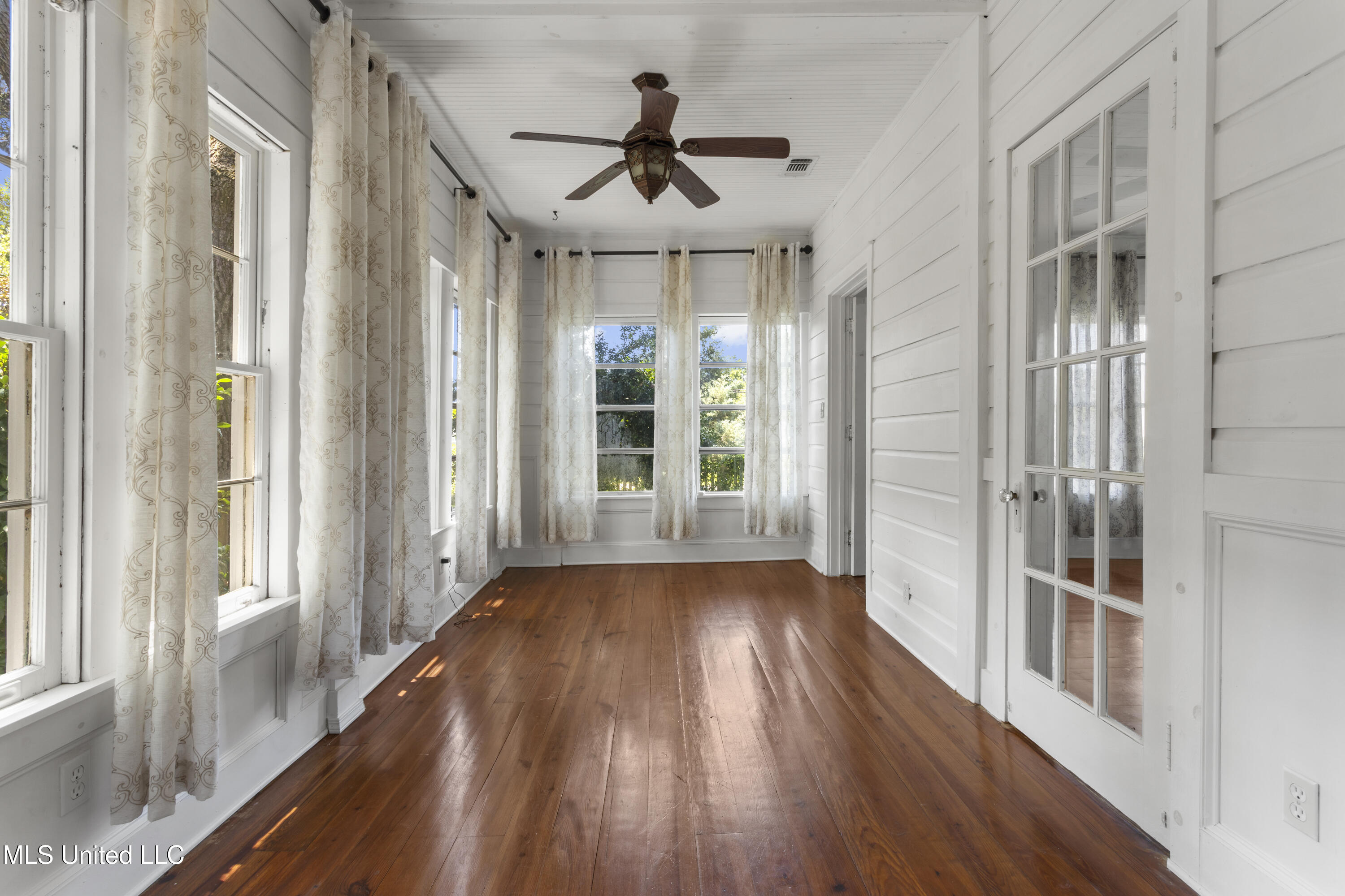 1622 Henderson Avenue Property Photo 31