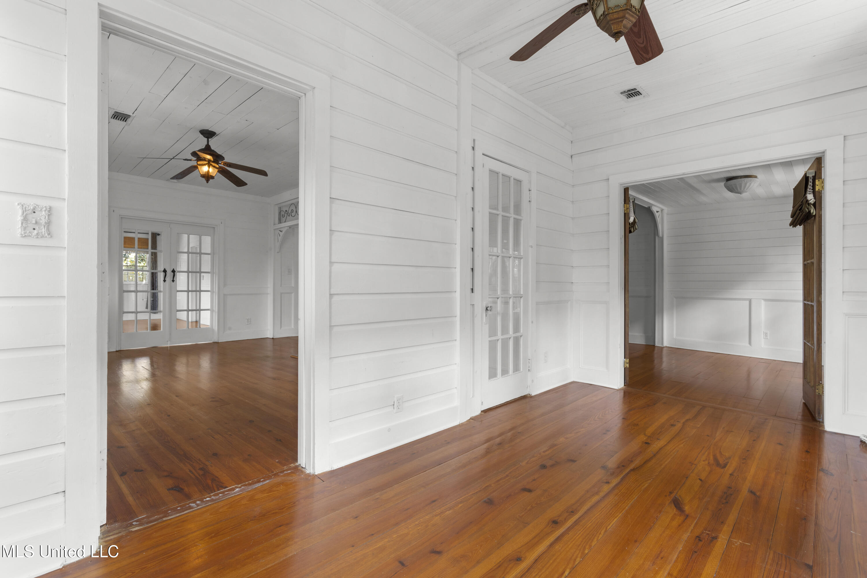 1622 Henderson Avenue Property Photo 32