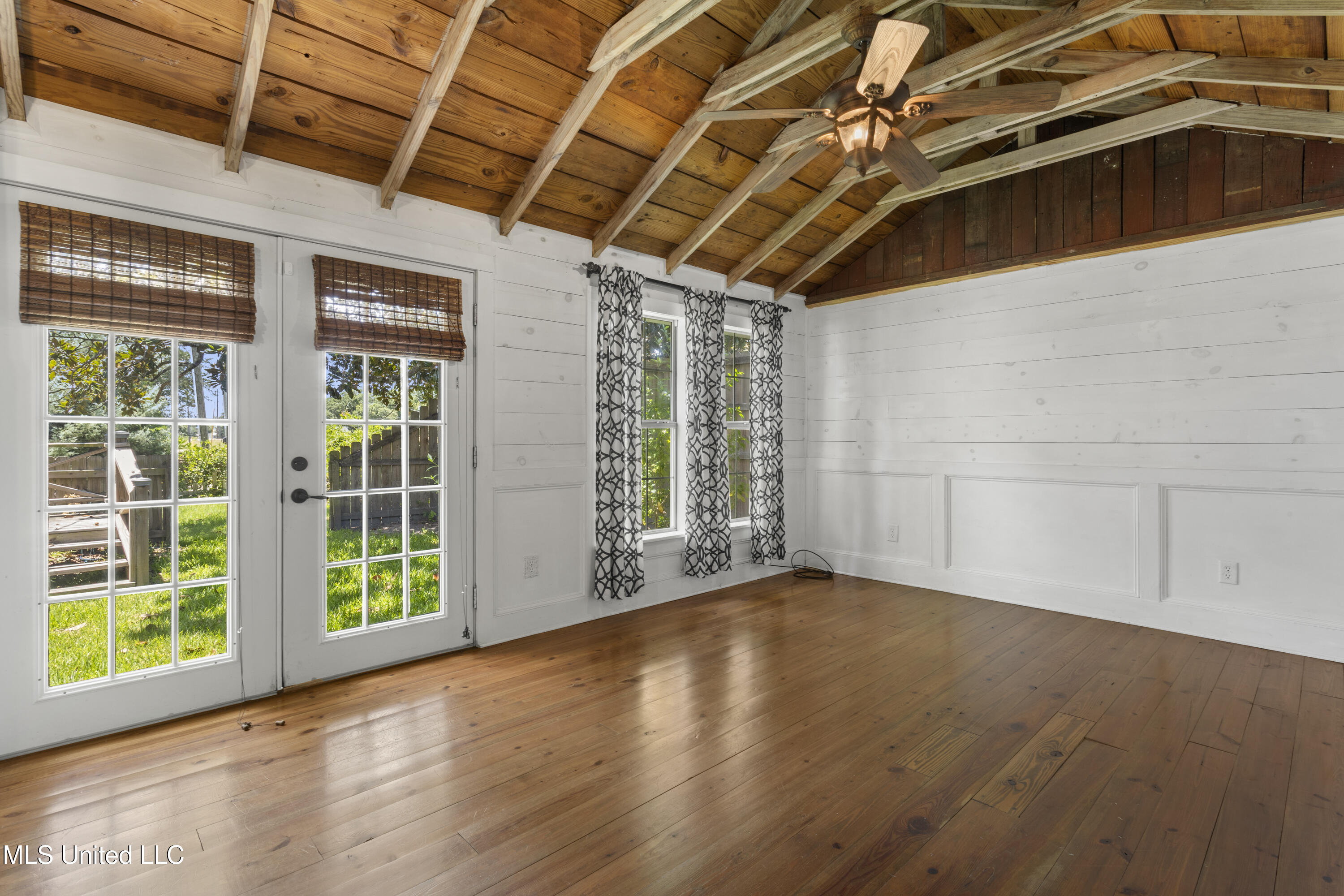 1622 Henderson Avenue Property Photo 37
