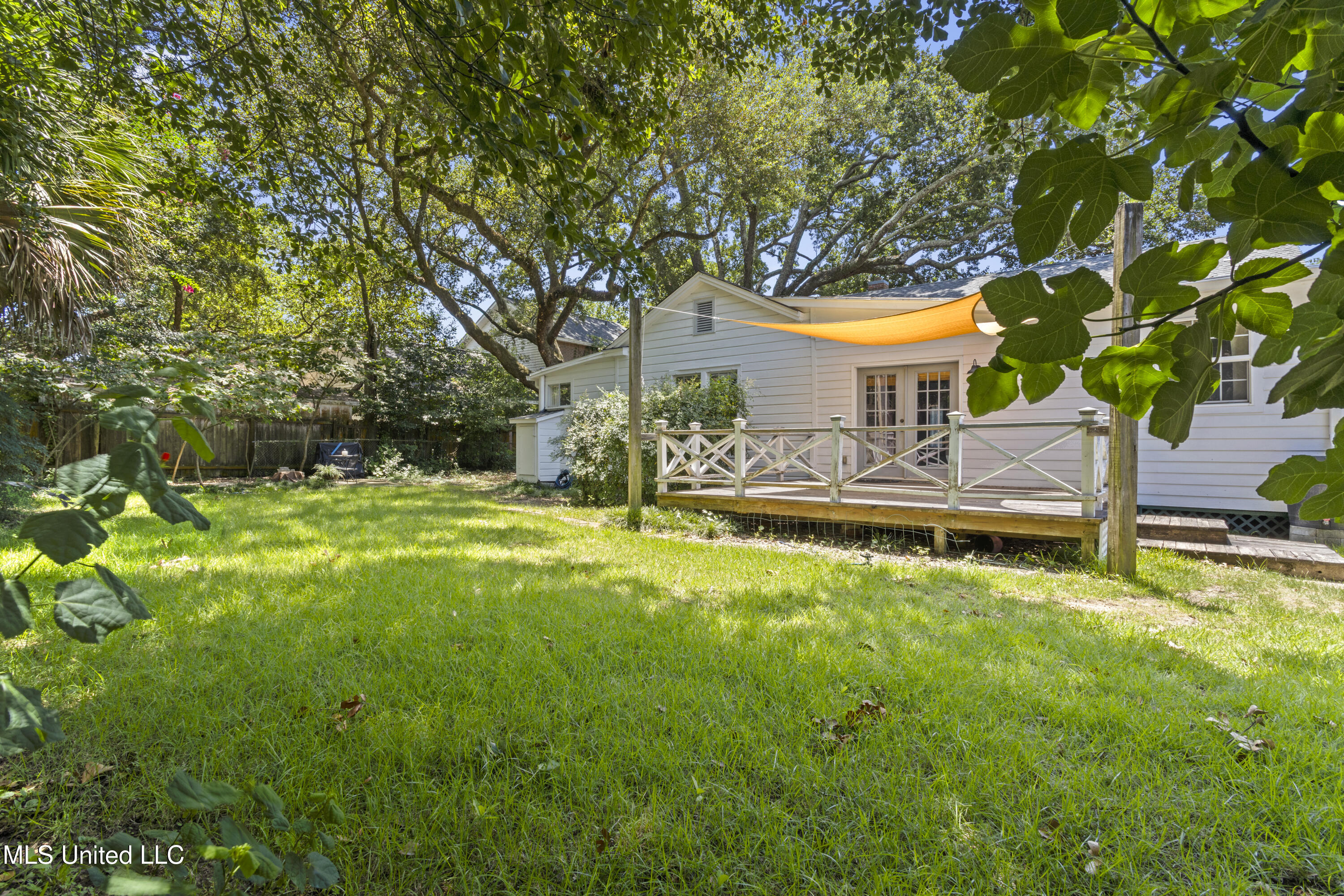 1622 Henderson Avenue Property Photo 44