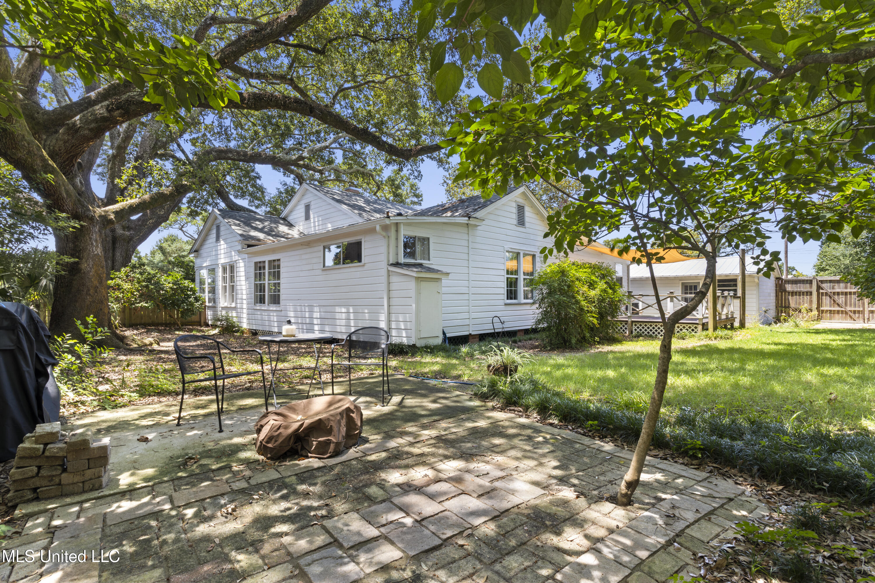 1622 Henderson Avenue Property Photo 45