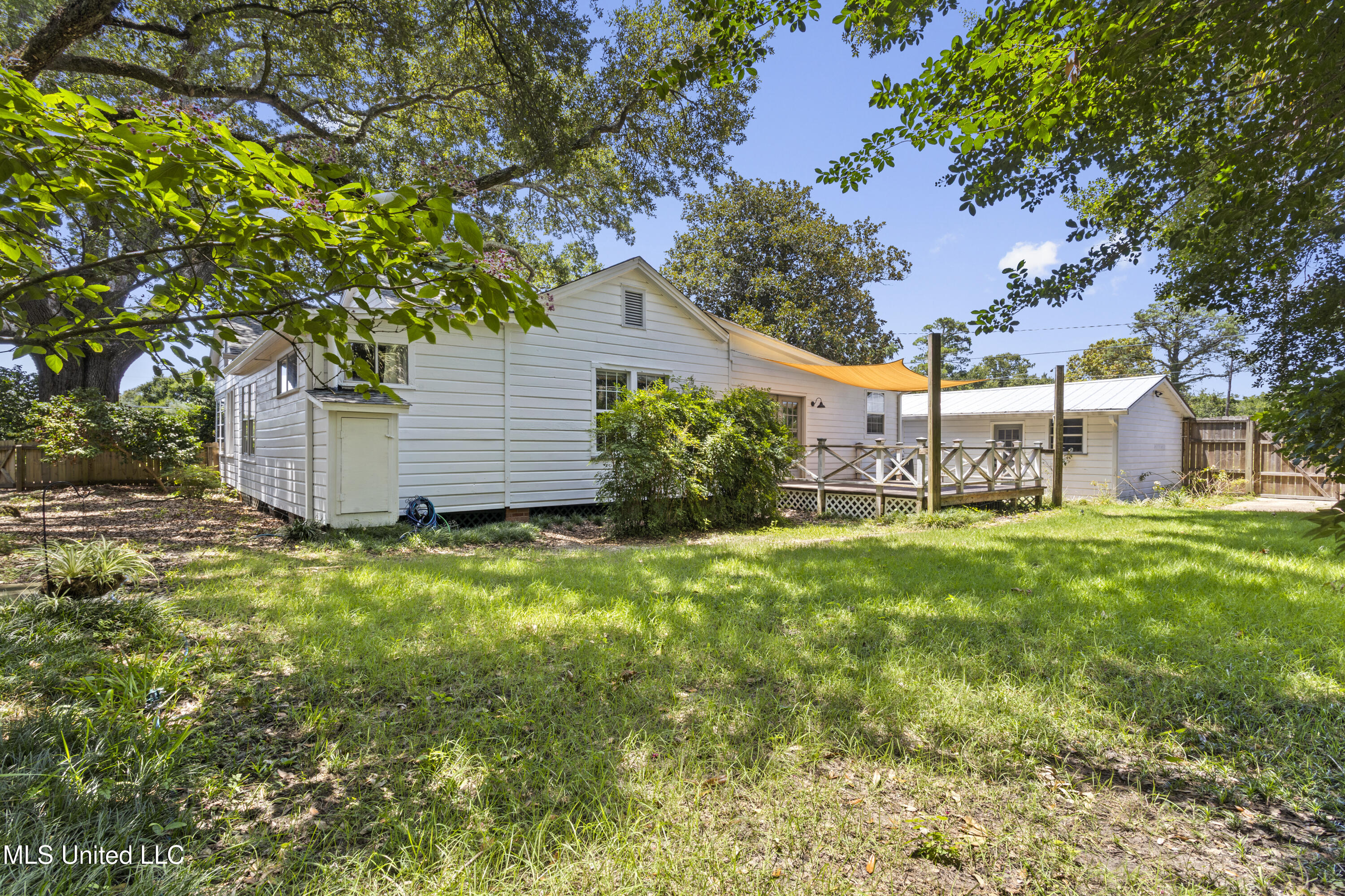 1622 Henderson Avenue Property Photo 48