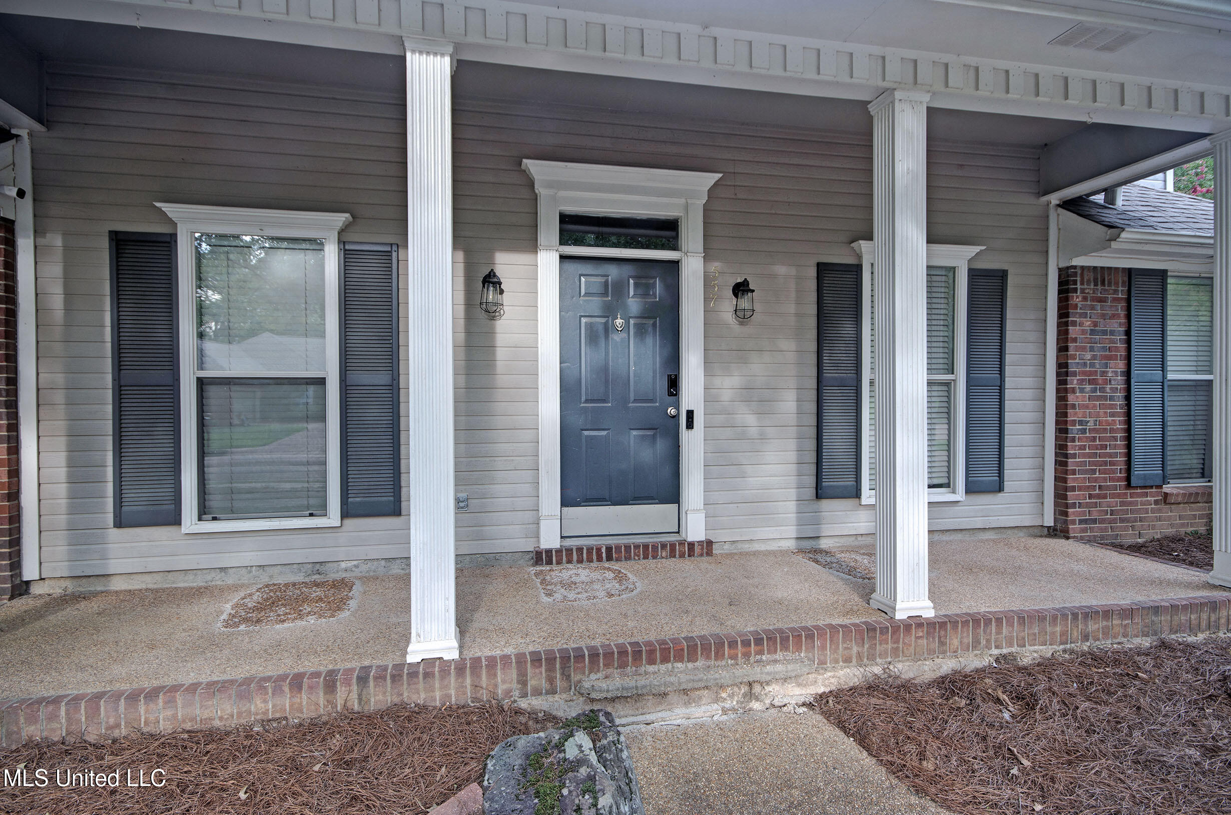 557 Spring Hill Drive Property Photo 2